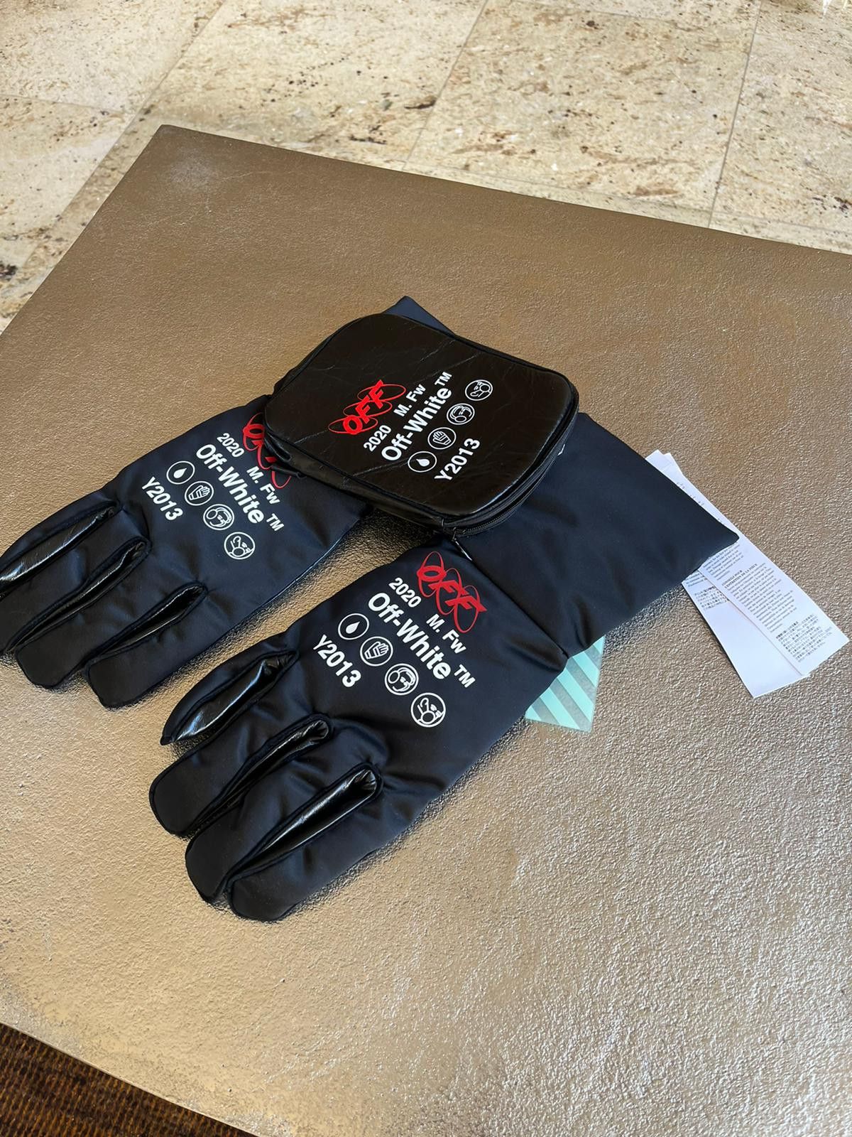 Off-White Leather Pouch Gloves in Black Size ONE SIZE - 5 Thumbnail