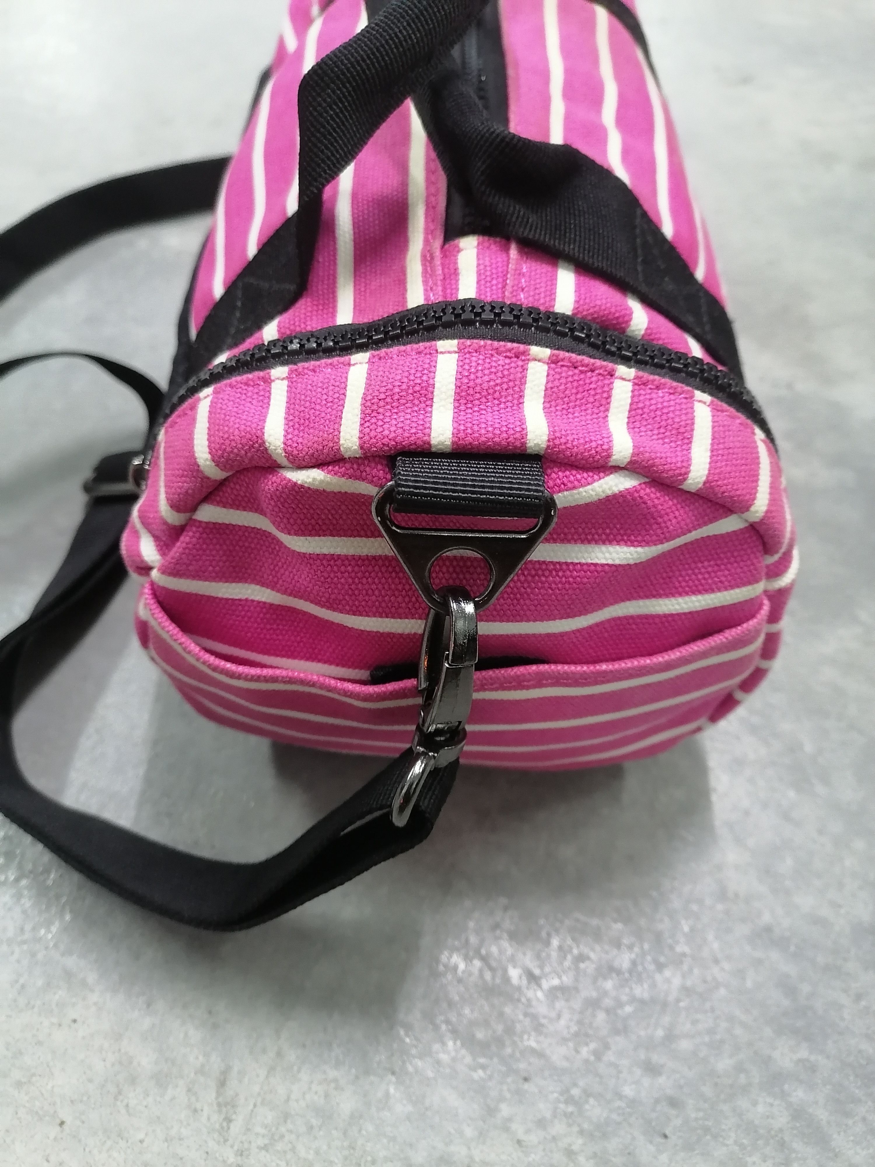 Von Dutch 🔥Von Dutch Pink Stripe Duffle Bag⚡ Size ONE SIZE - 7 Thumbnail
