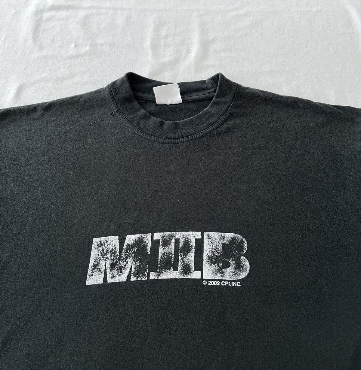 Vintage Vintage 2002 Men in Black 2 MIB Faded Black Tee (Will Smith) Size US XL / EU 56 / 4 - 3 Thumbnail
