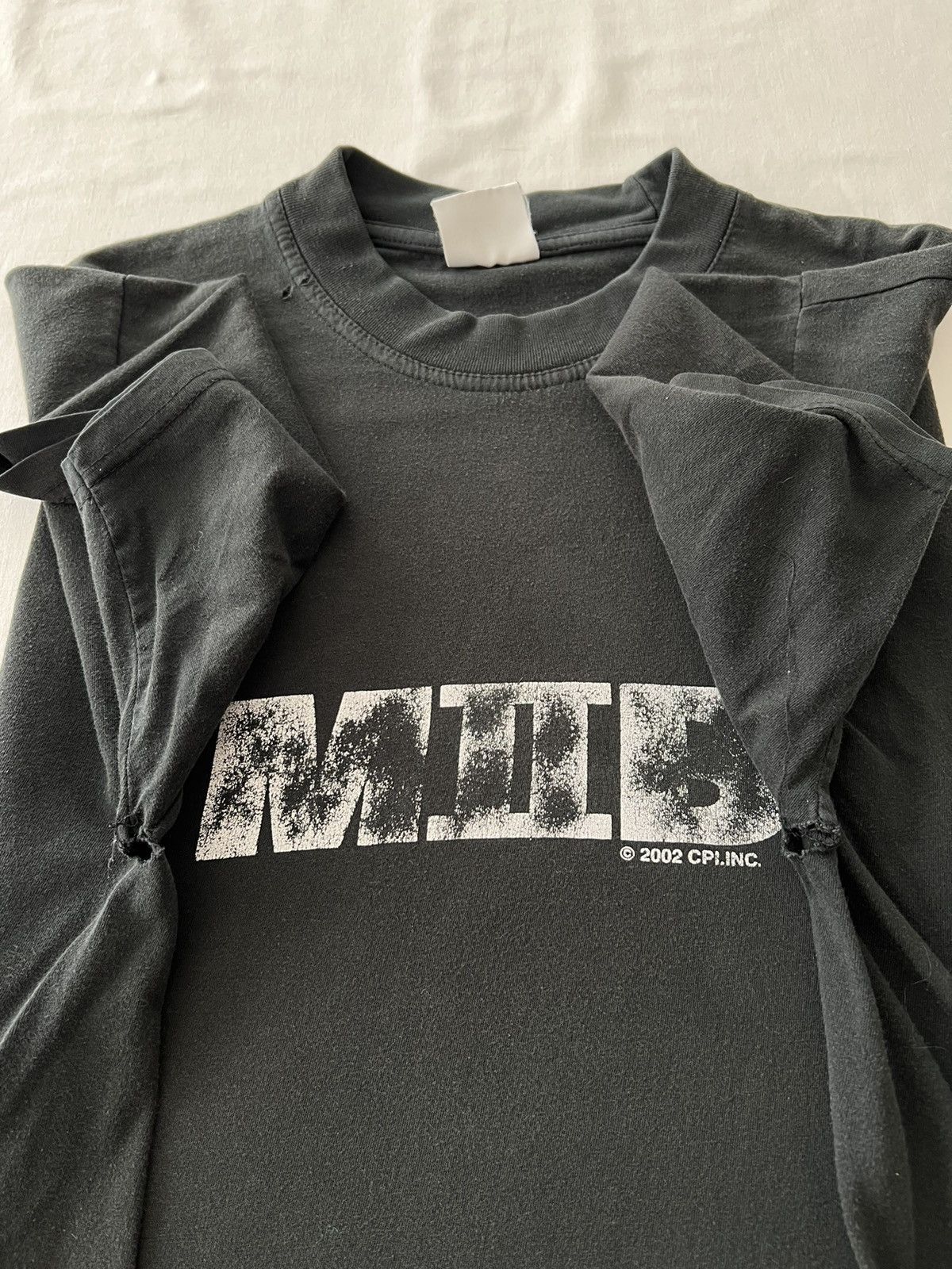 Vintage Vintage 2002 Men in Black 2 MIB Faded Black Tee (Will Smith) Size US XL / EU 56 / 4 - 5 Thumbnail