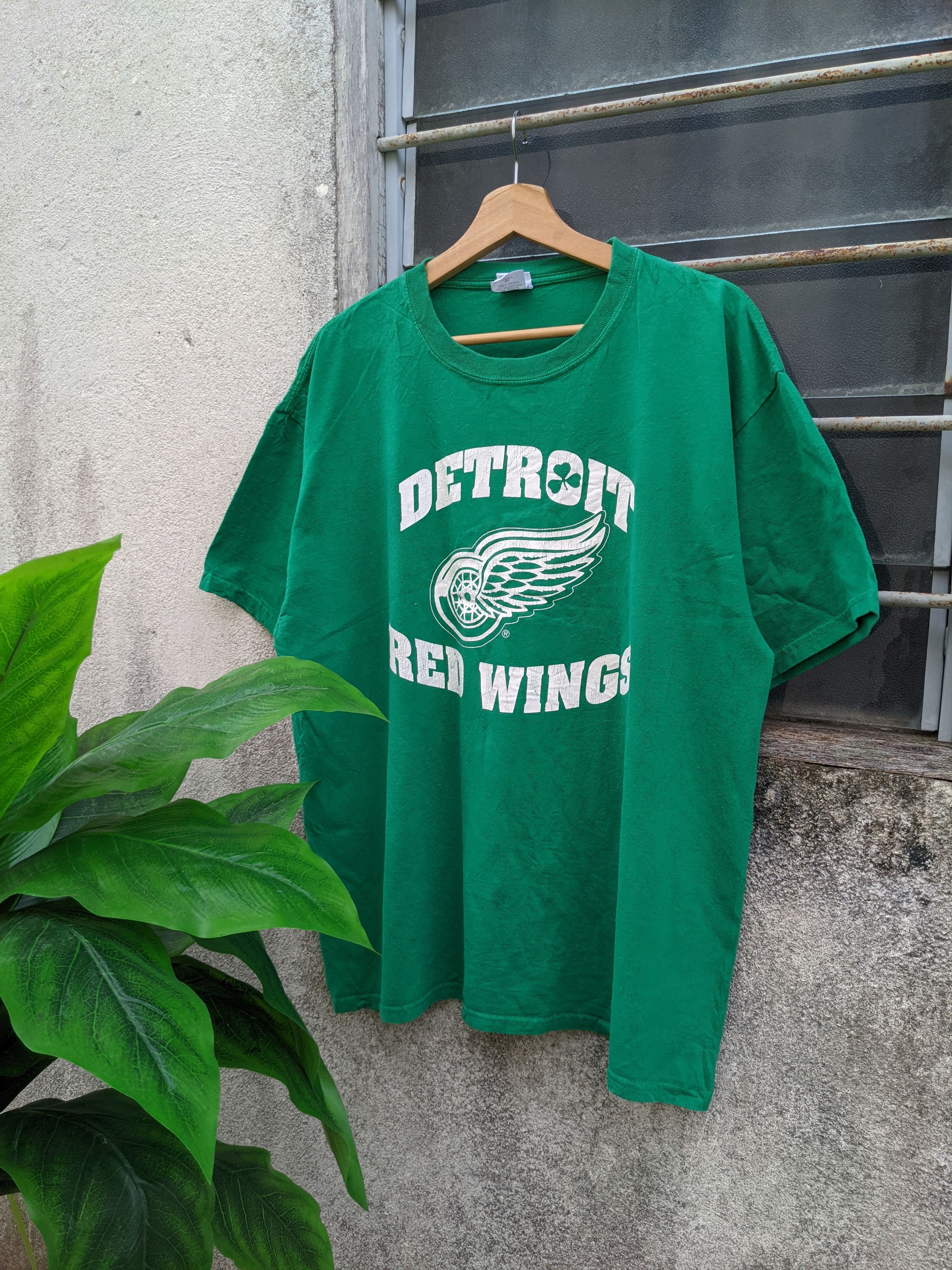 Anvil × NHL × Vintage Vintage Detroit Red Wings Spellout tshirt Size US XL / EU 56 / 4 - 1 Thumbnail