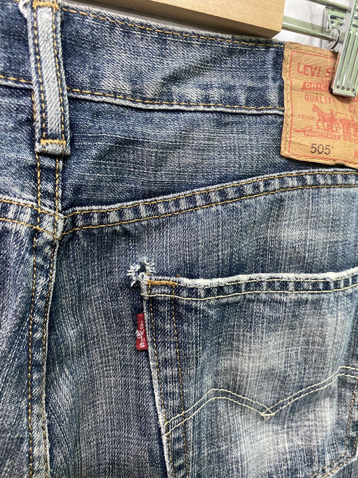 Levi's × Levi's Vintage Clothing Vintage LEVIS 505 Mid Blue Distressed Jeans -L17 Size US 35 - 16 Thumbnail
