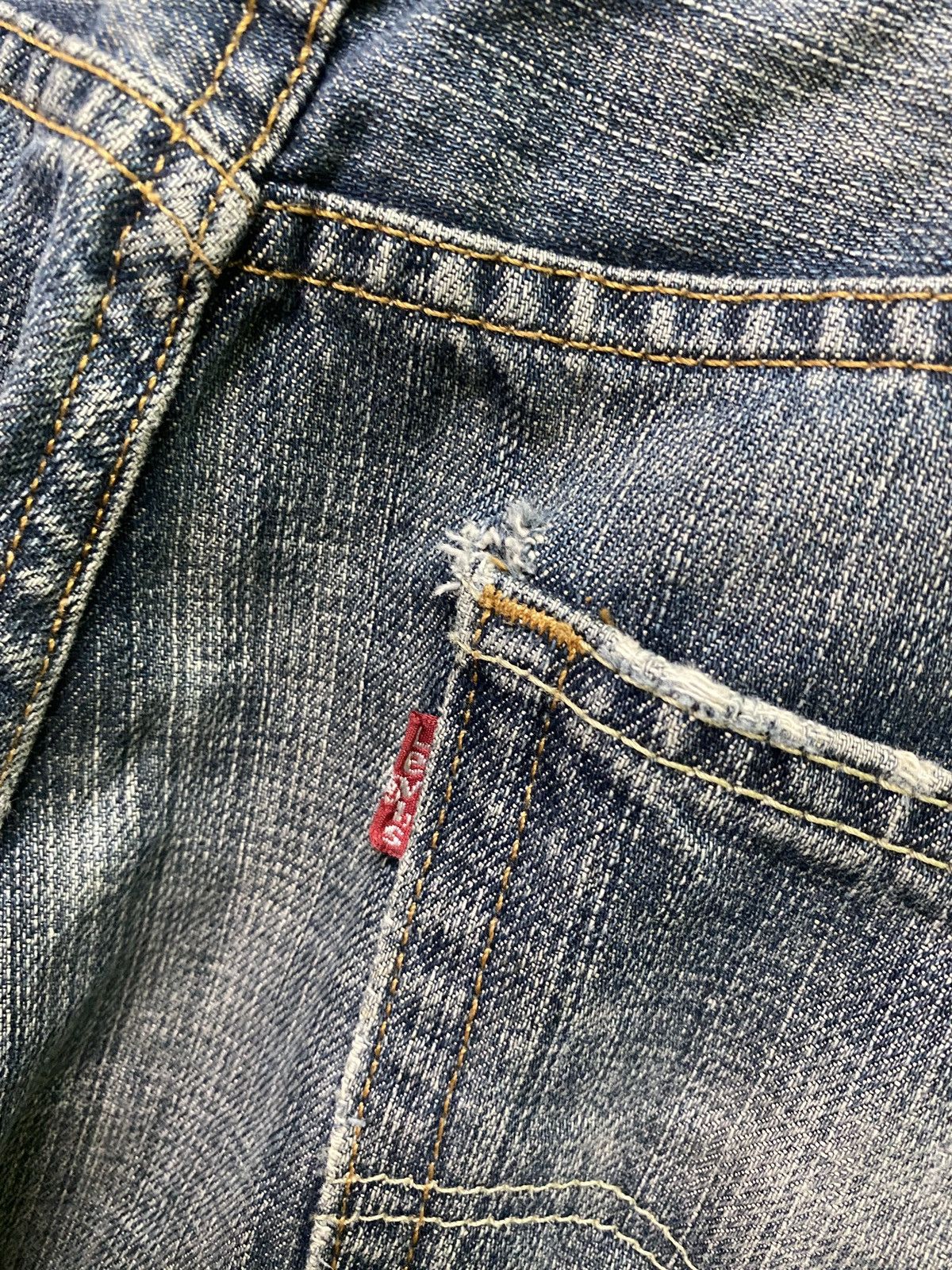Levi's × Levi's Vintage Clothing Vintage LEVIS 505 Mid Blue Distressed Jeans -L17 Size US 35 - 15 Thumbnail