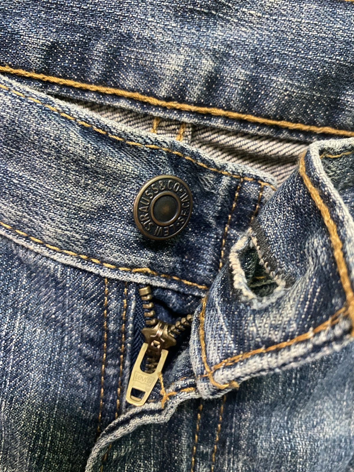 Levi's × Levi's Vintage Clothing Vintage LEVIS 505 Mid Blue Distressed Jeans -L17 Size US 35 - 9 Thumbnail