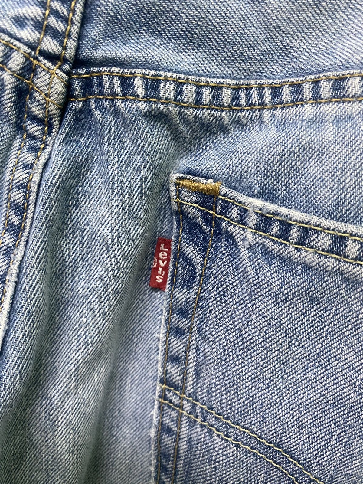 Levi's × Vintage Vintage LEVIS 505 Light Wash Distressed Jeans - L5 Size US 33 - 16 Thumbnail