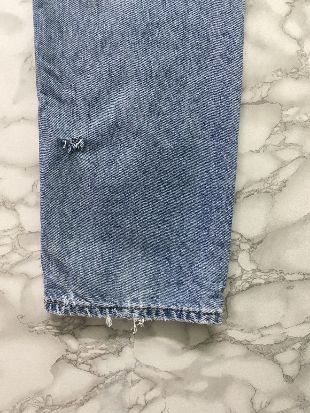 Levi's × Vintage Vintage LEVIS 505 Light Wash Distressed Jeans - L5 Size US 33 - 13 Thumbnail