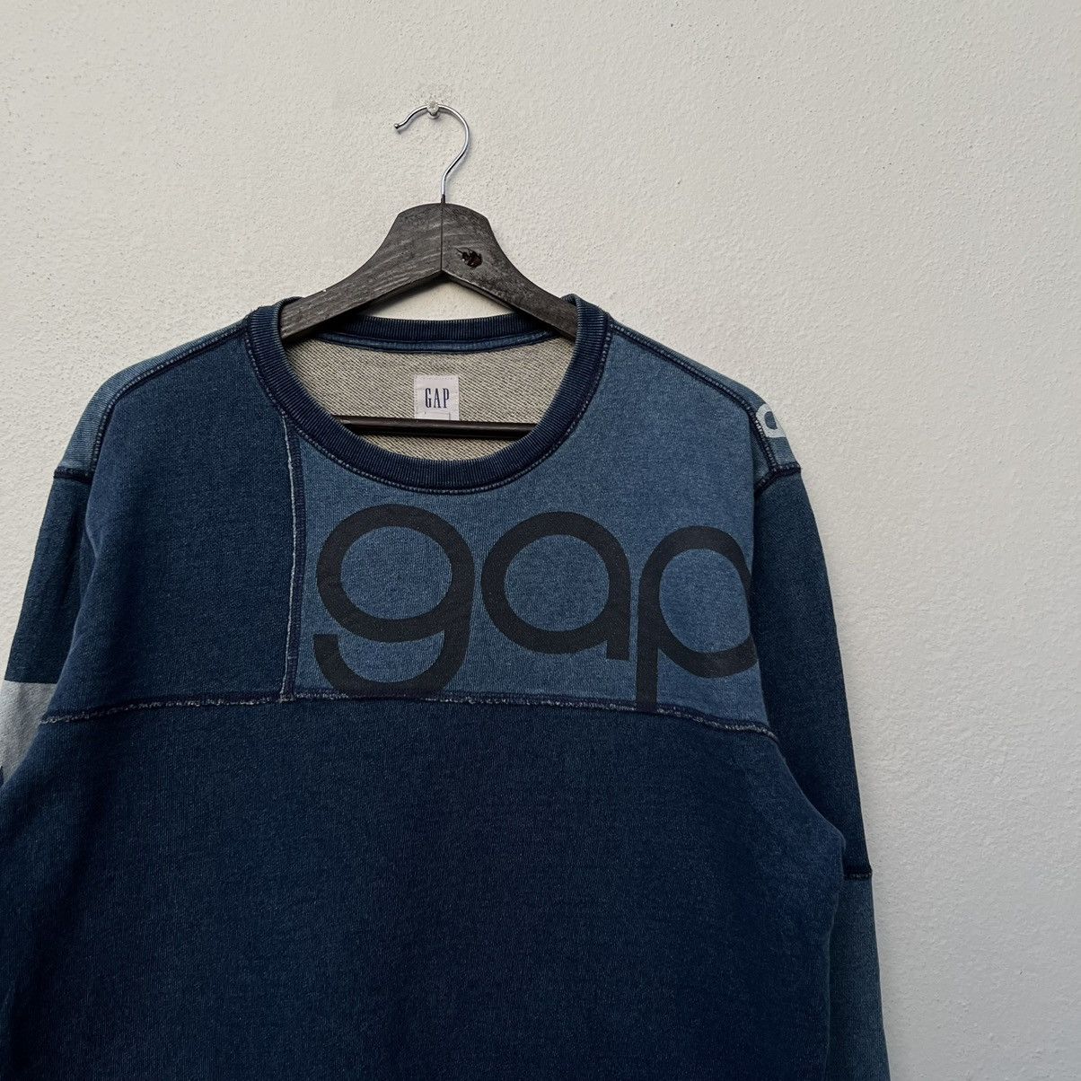 Japanese Brand VINTAGE GAP LOGO ORIGINALS OVERPRINT SWEATSHIRT CREWNECK Size US M / EU 48-50 / 2 - 5 Thumbnail