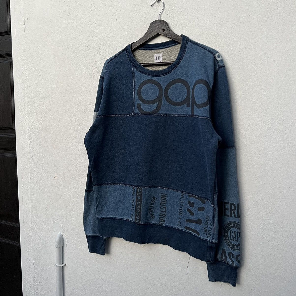 Japanese Brand VINTAGE GAP LOGO ORIGINALS OVERPRINT SWEATSHIRT CREWNECK Size US M / EU 48-50 / 2 - 2 Thumbnail