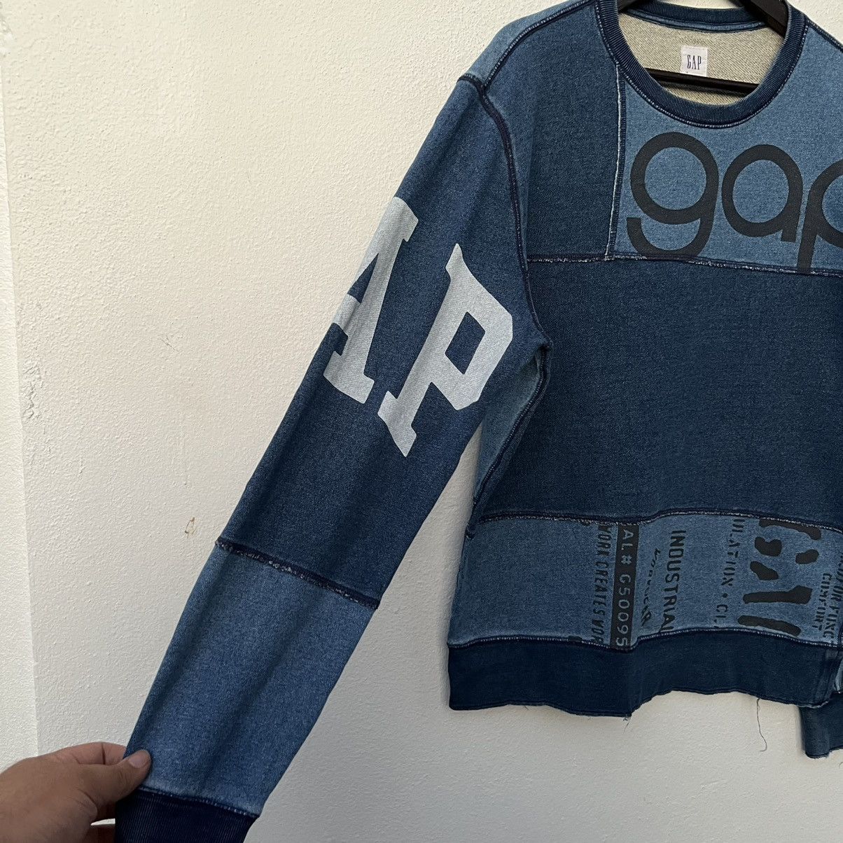 Japanese Brand VINTAGE GAP LOGO ORIGINALS OVERPRINT SWEATSHIRT CREWNECK Size US M / EU 48-50 / 2 - 6 Thumbnail