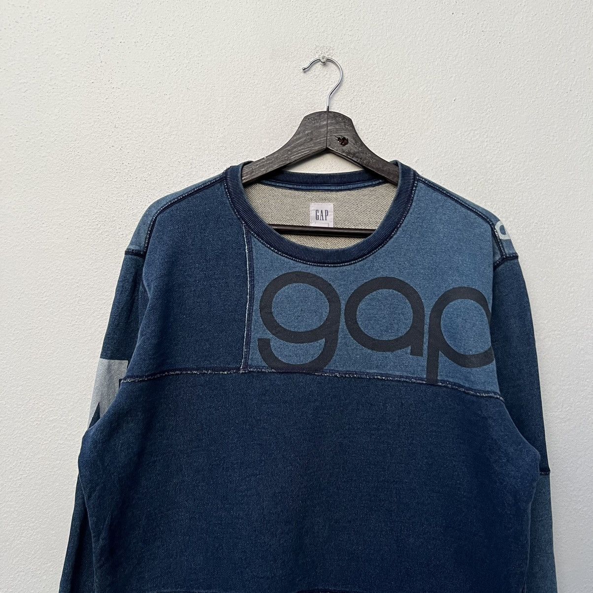 Japanese Brand VINTAGE GAP LOGO ORIGINALS OVERPRINT SWEATSHIRT CREWNECK Size US M / EU 48-50 / 2 - 3 Thumbnail