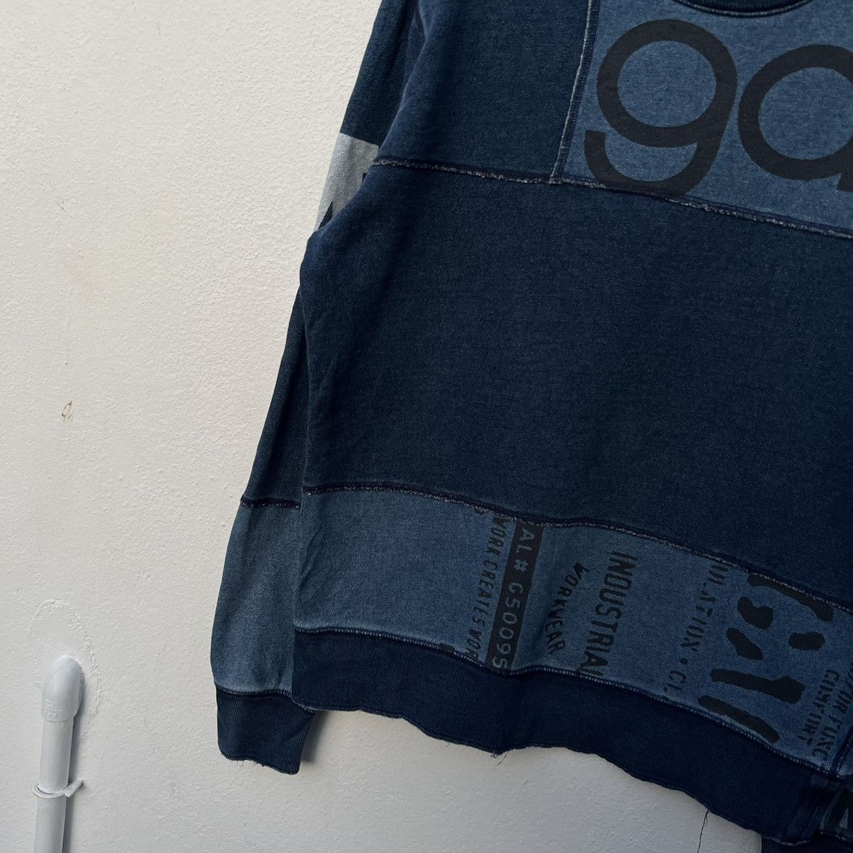 Japanese Brand VINTAGE GAP LOGO ORIGINALS OVERPRINT SWEATSHIRT CREWNECK Size US M / EU 48-50 / 2 - 4 Thumbnail