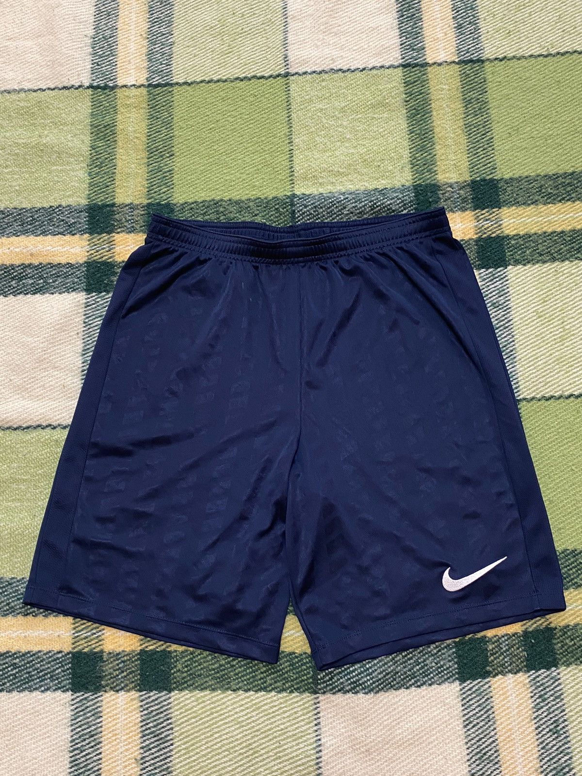 Nike Vintage Nike shorts streetwear swoosh casual y2k size M Size US 32 / EU 48 - 1 Thumbnail