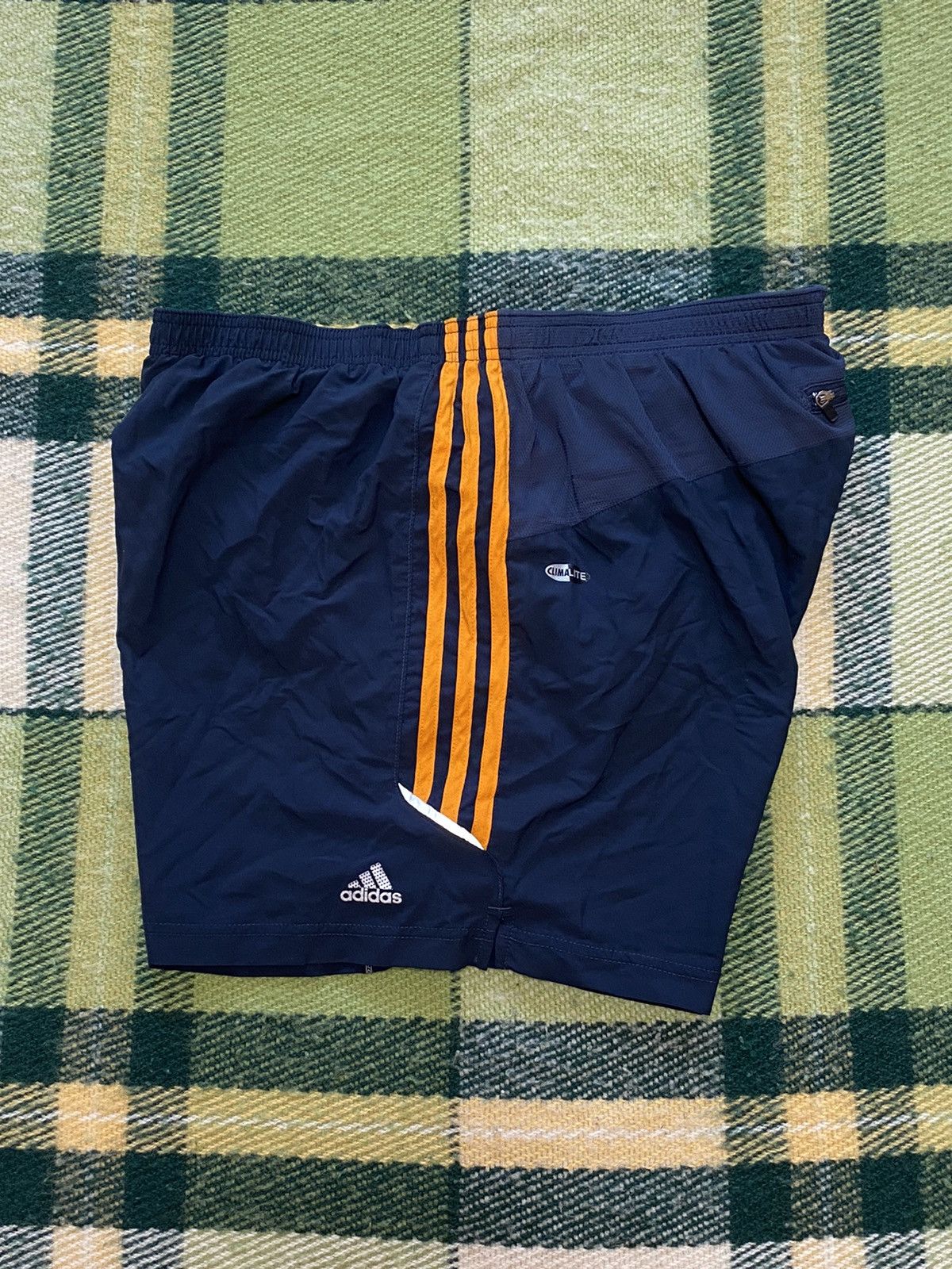 Adidas Vintage Adidas shorts streetwear y2k casual style size L Size US 34 / EU 50 - 1 Thumbnail