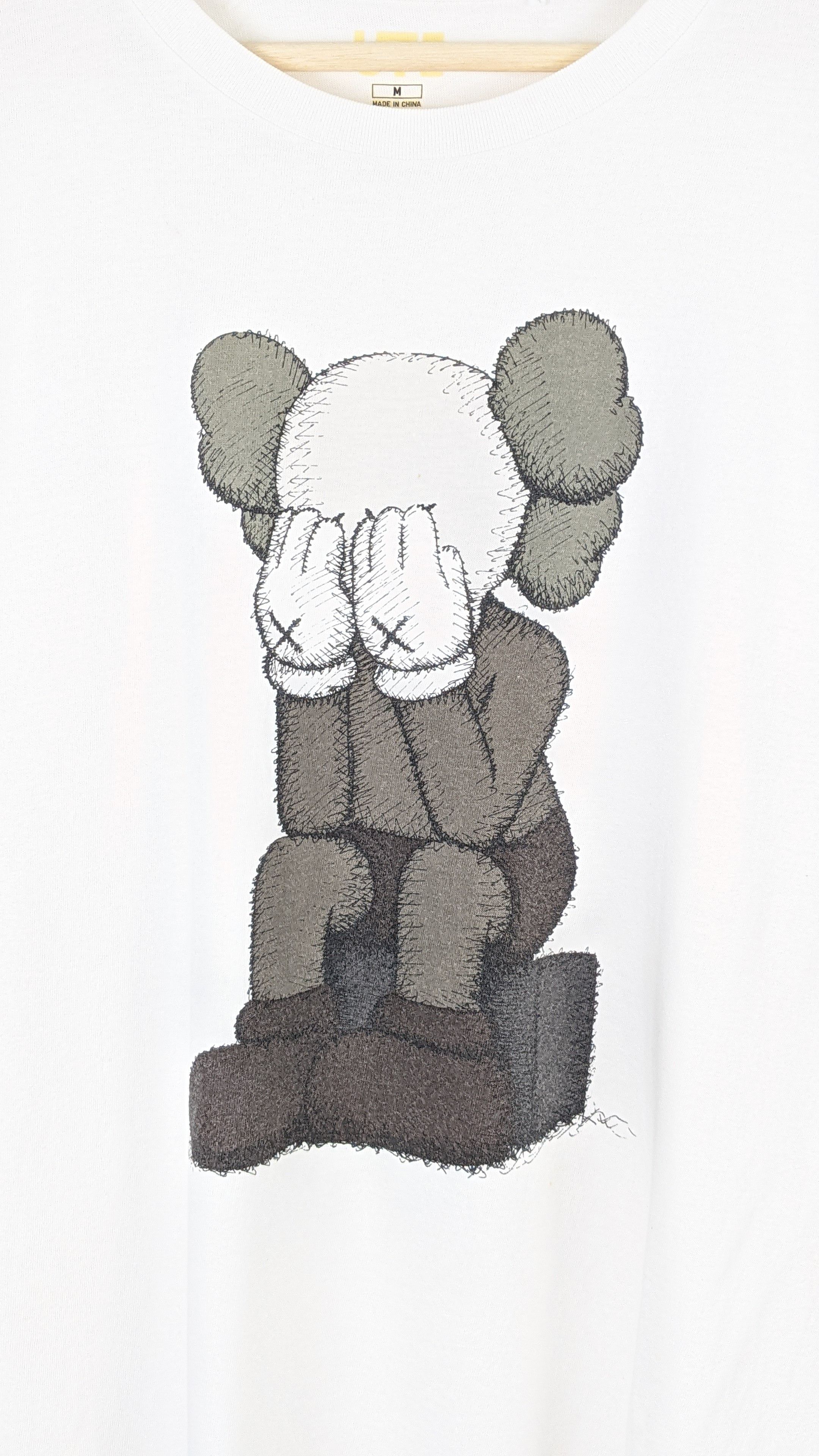 Kaws × Uniqlo Uniqlo Kaws Shirt Size US M / EU 48-50 / 2 - 2 Thumbnail