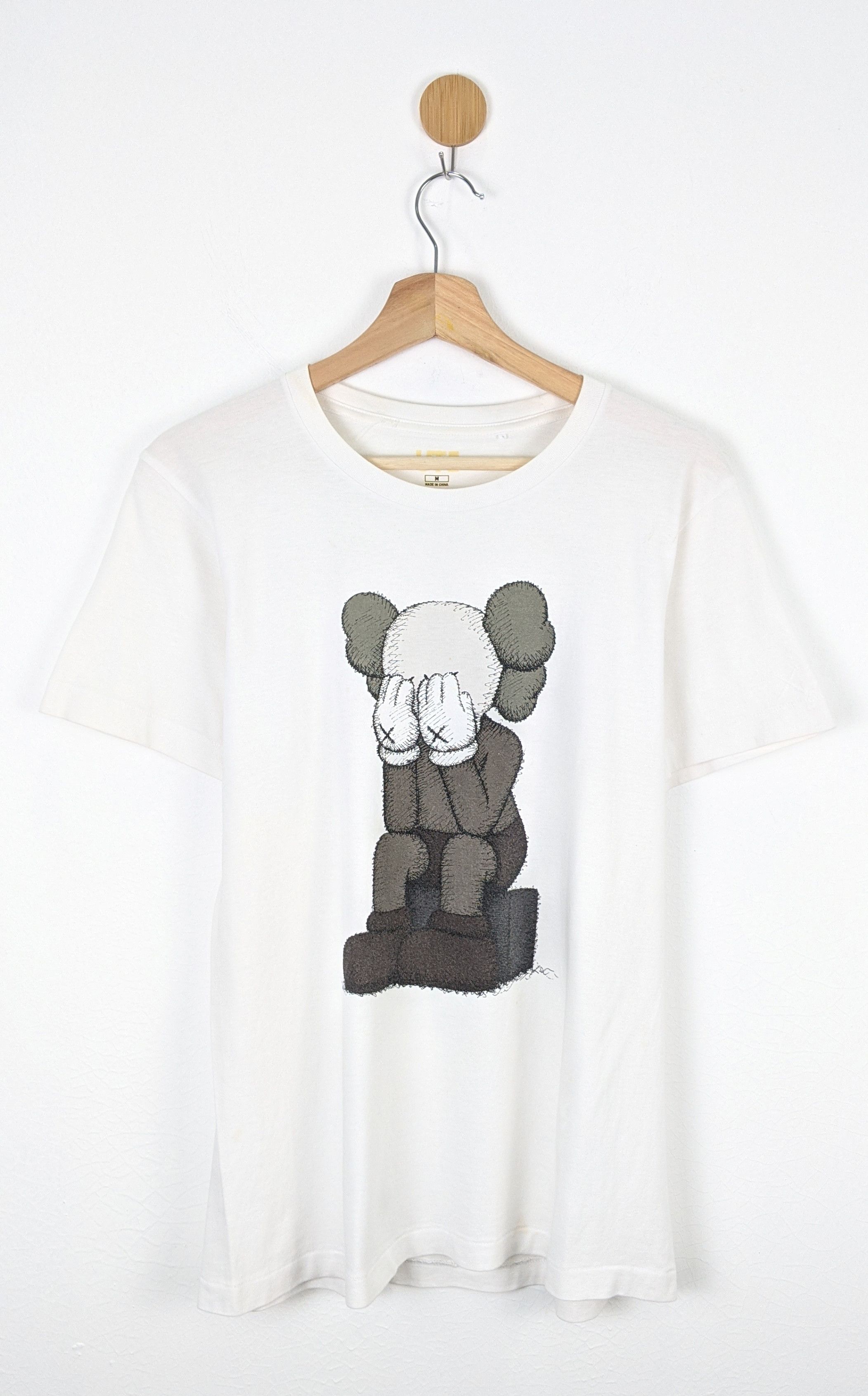 Kaws × Uniqlo Uniqlo Kaws Shirt Size US M / EU 48-50 / 2 - 1 Thumbnail