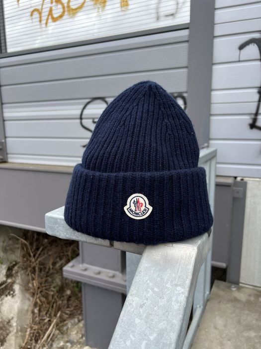 Moncler hat hot sale fake