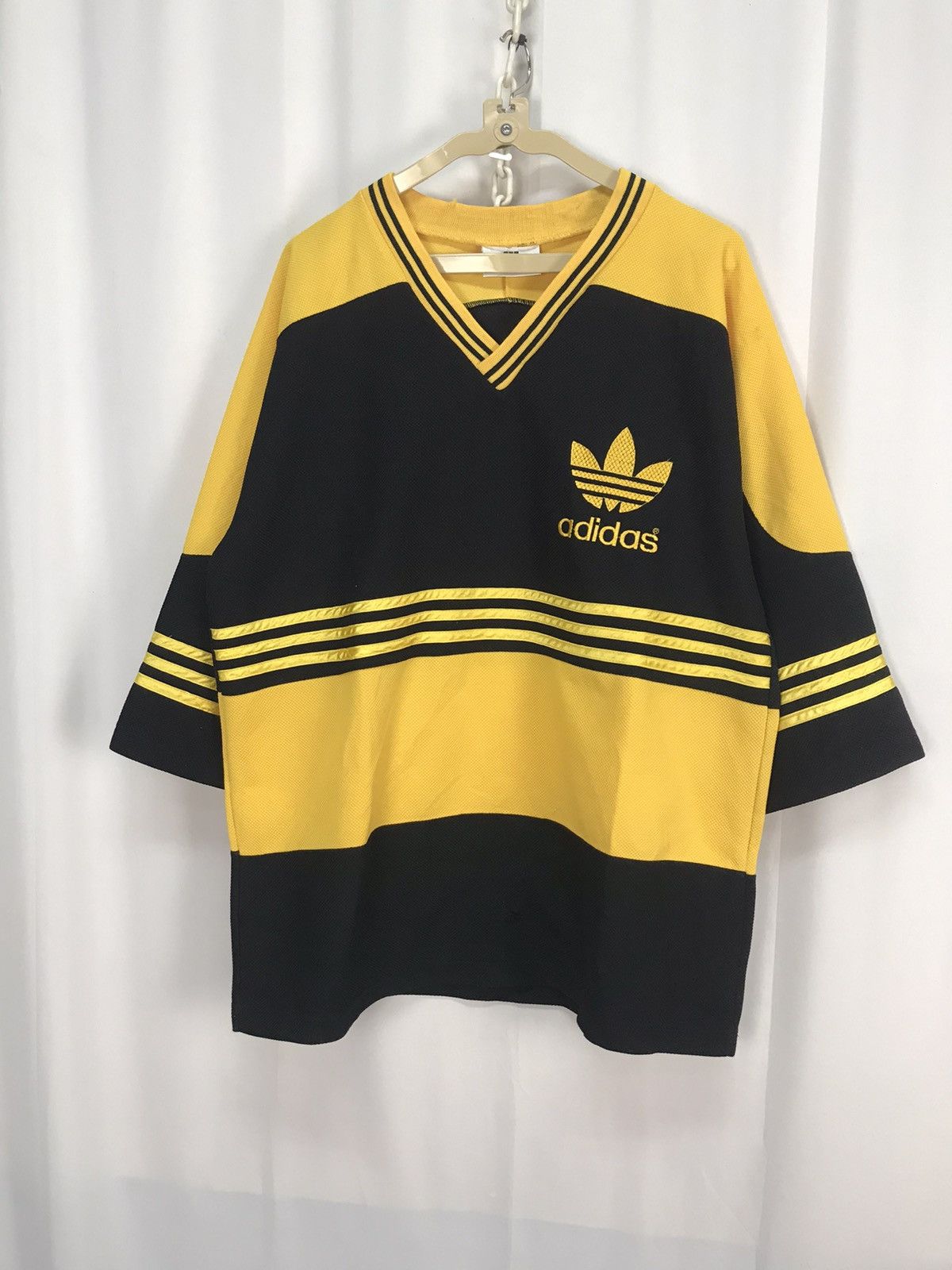 Adidas Vintage adidas embroidered logo jersey vneck shirt Size US L / EU 52-54 / 3 - 8 Thumbnail