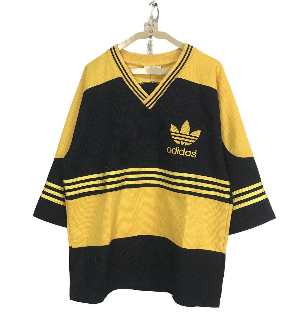Adidas Vintage adidas embroidered logo jersey vneck shirt Size US L / EU 52-54 / 3 - 1 Thumbnail