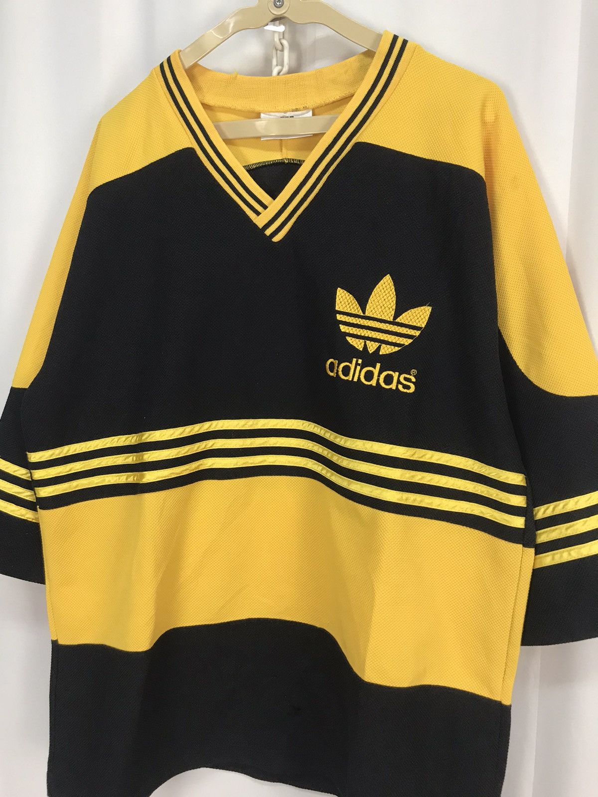 Adidas Vintage adidas embroidered logo jersey vneck shirt Size US L / EU 52-54 / 3 - 5 Thumbnail