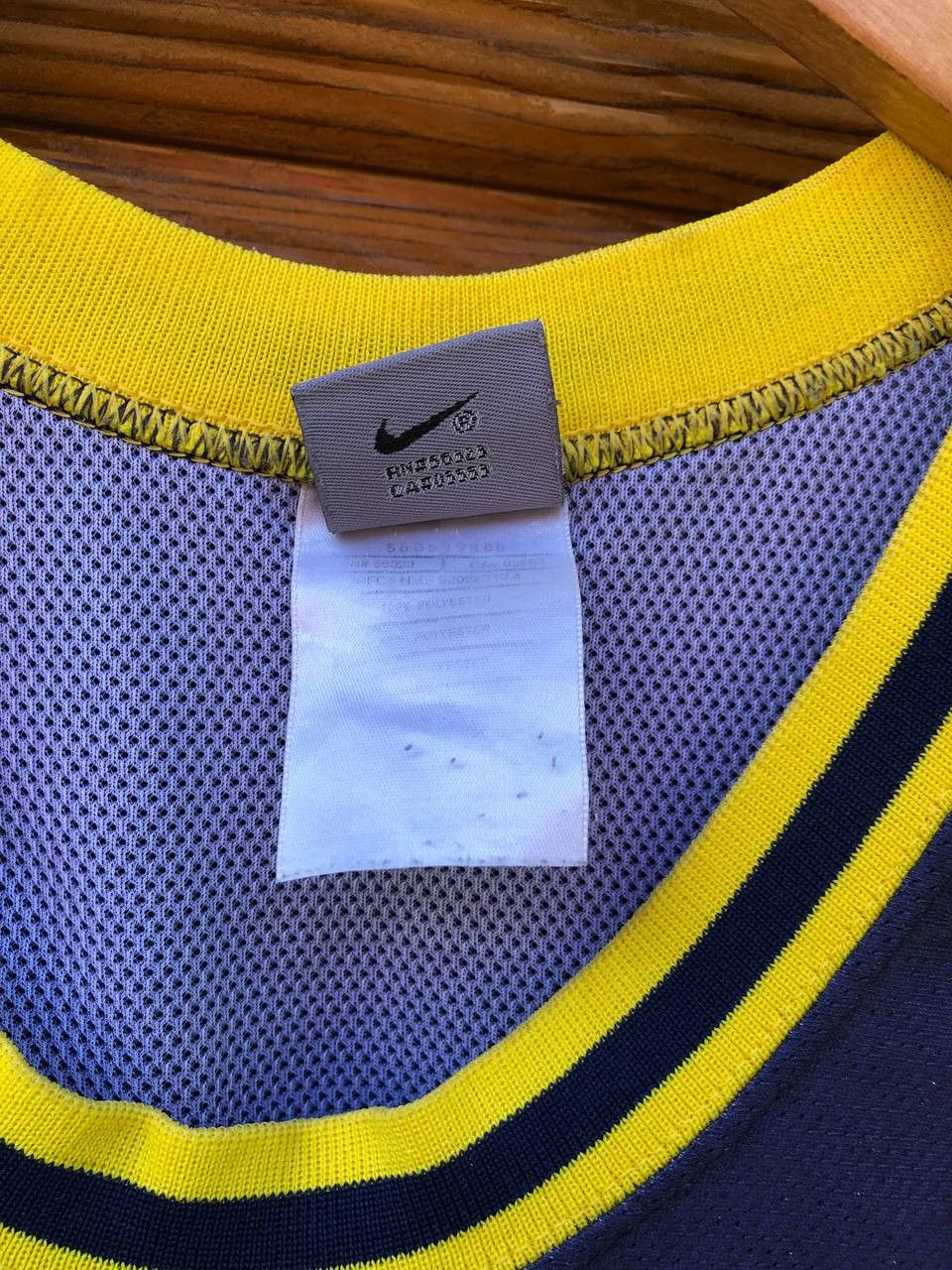 NBA Vintage Michigan Wolverines #23 Nike Basketball Jersey Size US S / EU 44-46 / 1 - 14 Thumbnail
