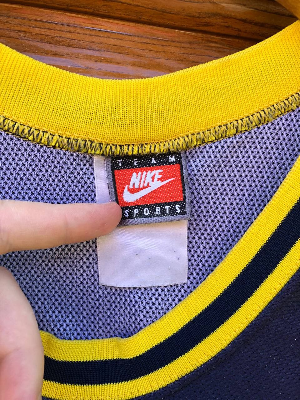 NBA Vintage Michigan Wolverines #23 Nike Basketball Jersey Size US S / EU 44-46 / 1 - 13 Thumbnail
