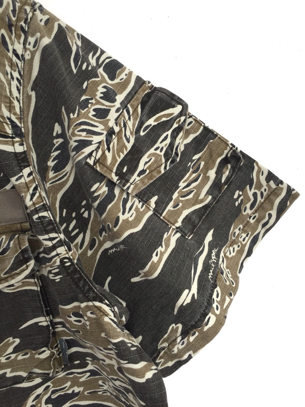 Wtaps SS02 Tiger Stripe Military Shirt Size US L / EU 52-54 / 3 - 8 Thumbnail