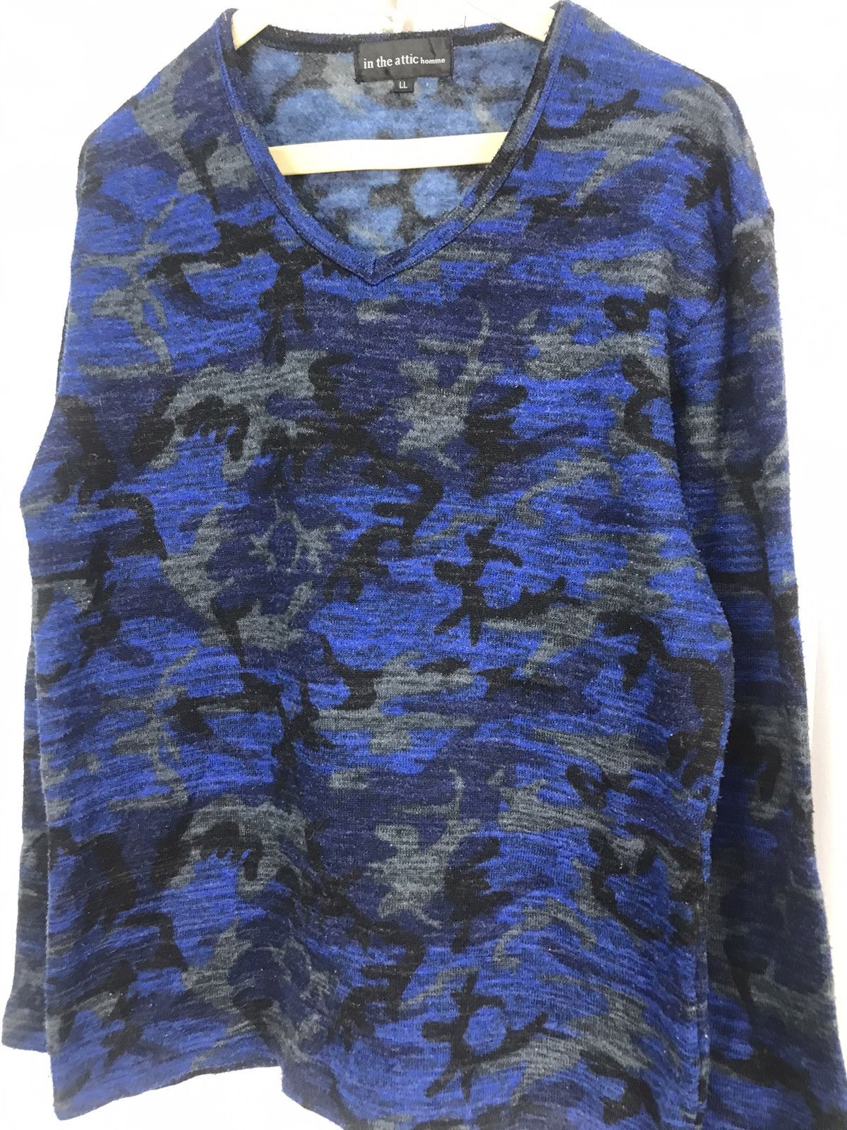 In The Attic In the attic homme camo vneck long sleeve shirt Size US M / EU 48-50 / 2 - 5 Thumbnail