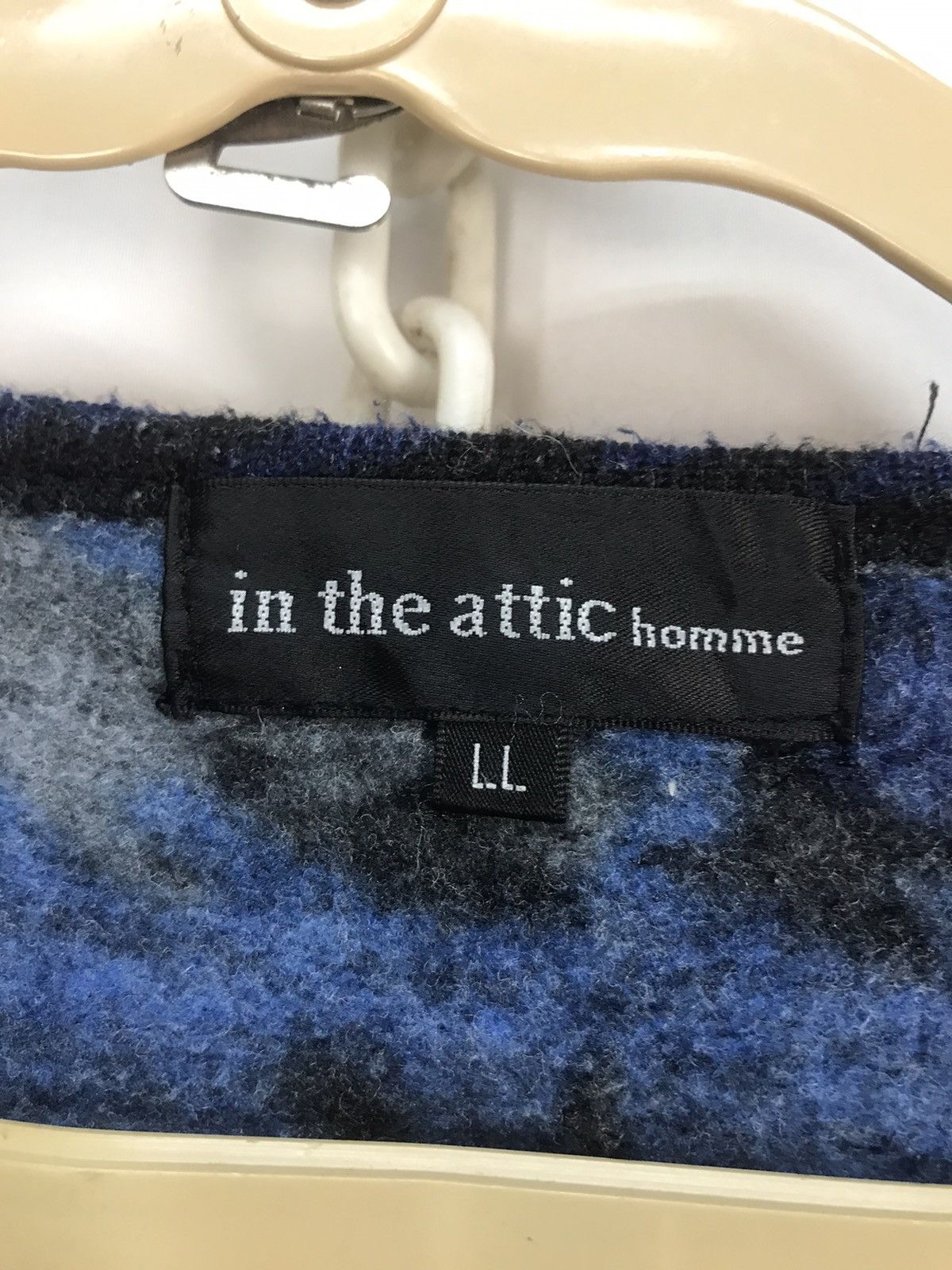 In The Attic In the attic homme camo vneck long sleeve shirt Size US M / EU 48-50 / 2 - 3 Thumbnail