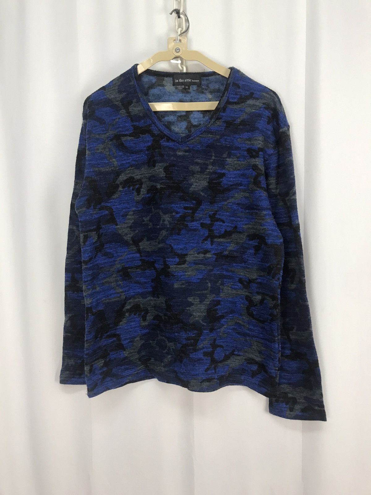 In The Attic In the attic homme camo vneck long sleeve shirt Size US M / EU 48-50 / 2 - 6 Thumbnail