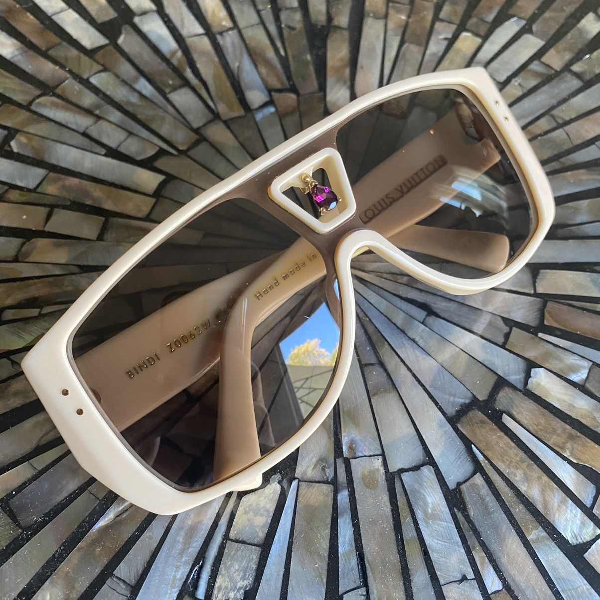 image of Grail Louis Vuitton Fw2006 Bindi Peridot Sunglasses in Ivory, Men's