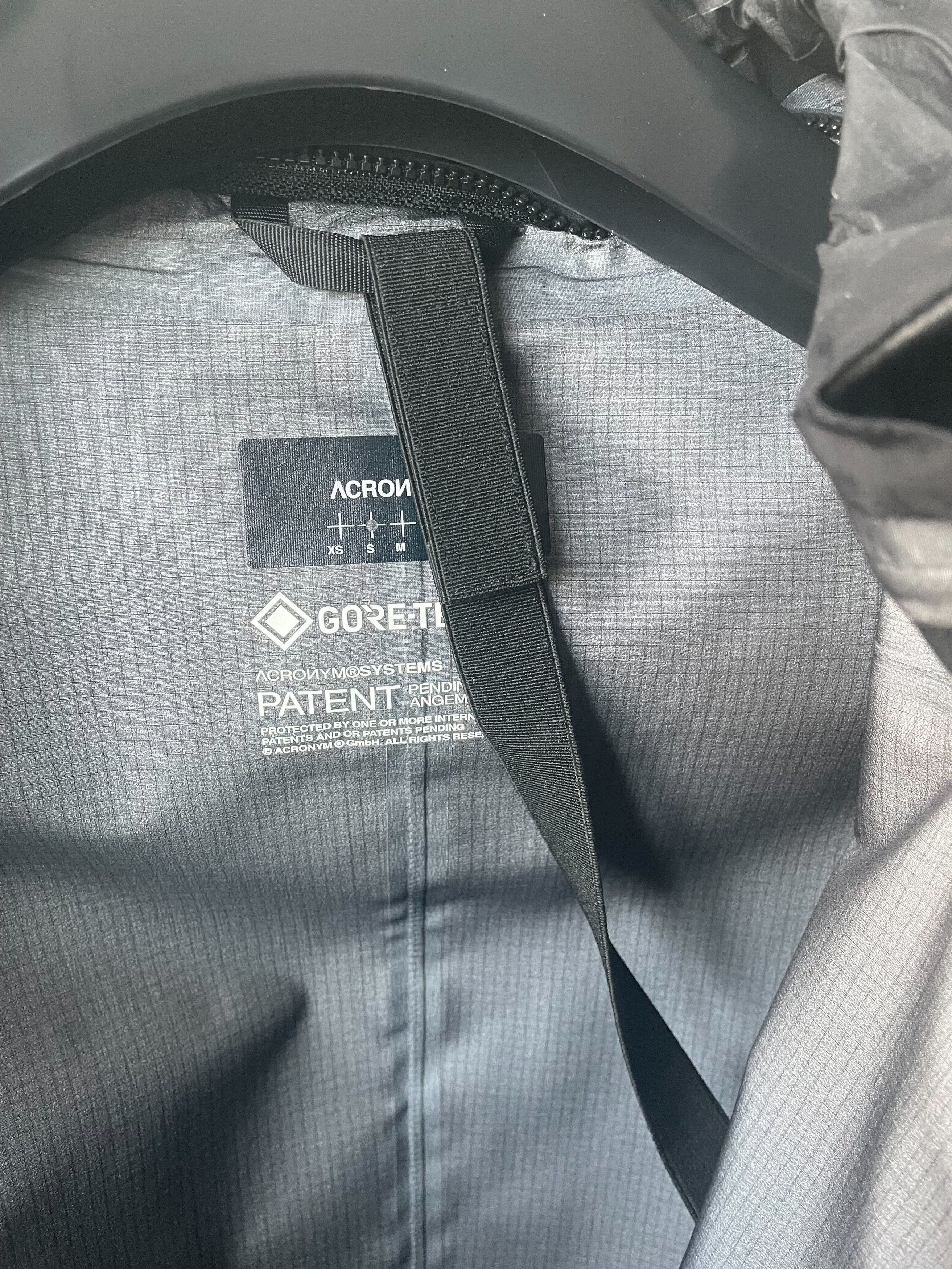 Acronym Acronym J27-GT Size US S / EU 44-46 / 1 - 3 Thumbnail