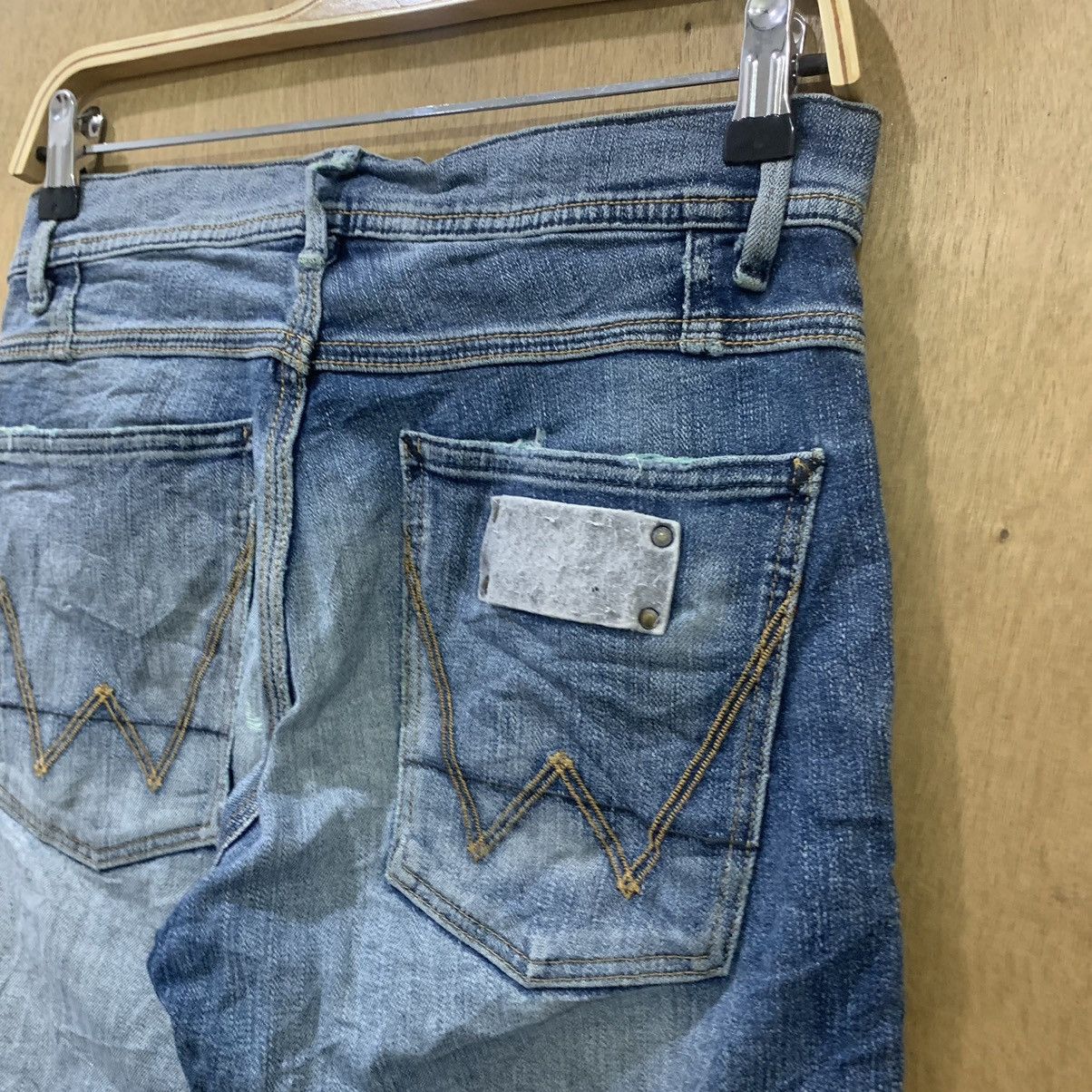 Wrangler WRANGLER Vintag 90s Stonewash Indigo Distressed Denim Jeans Size US 29 - 14 Thumbnail