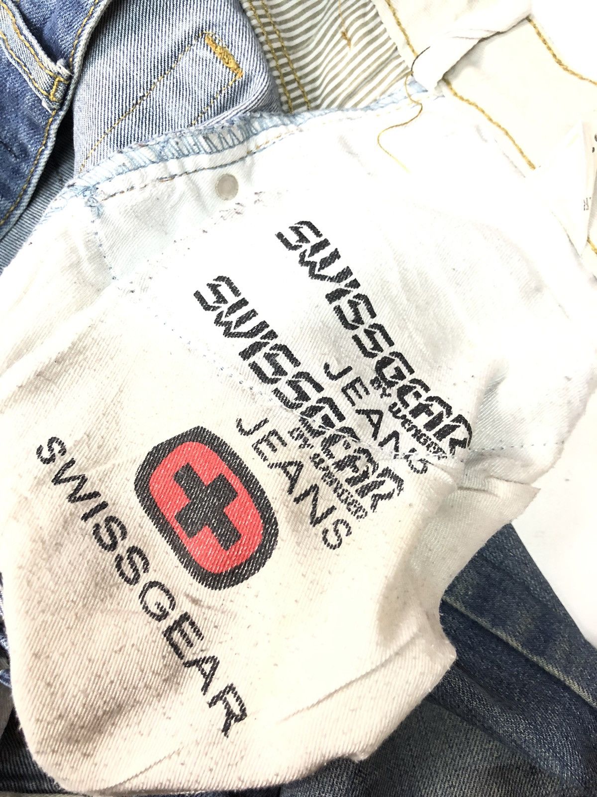 Swissgear SWISS GEAR BY WENGER DISSTRESSED BLUE WASH DENIM Size US 32 / EU 48 - 9 Thumbnail