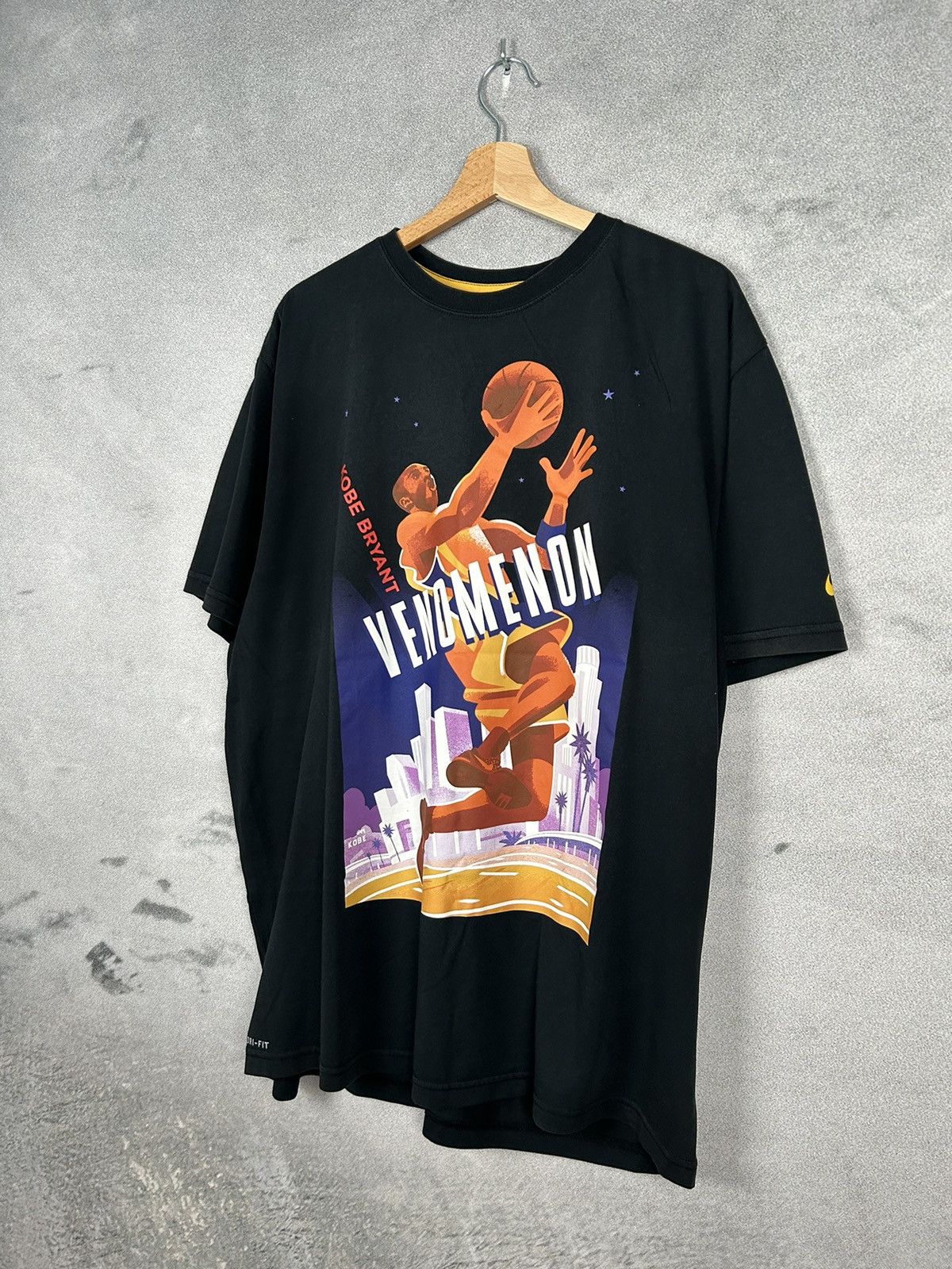NBA Nike Kobe Bryant Graphic Swoosh Tee NBA Streetwear Size US XXL / EU 58 / 5 - 2 Thumbnail