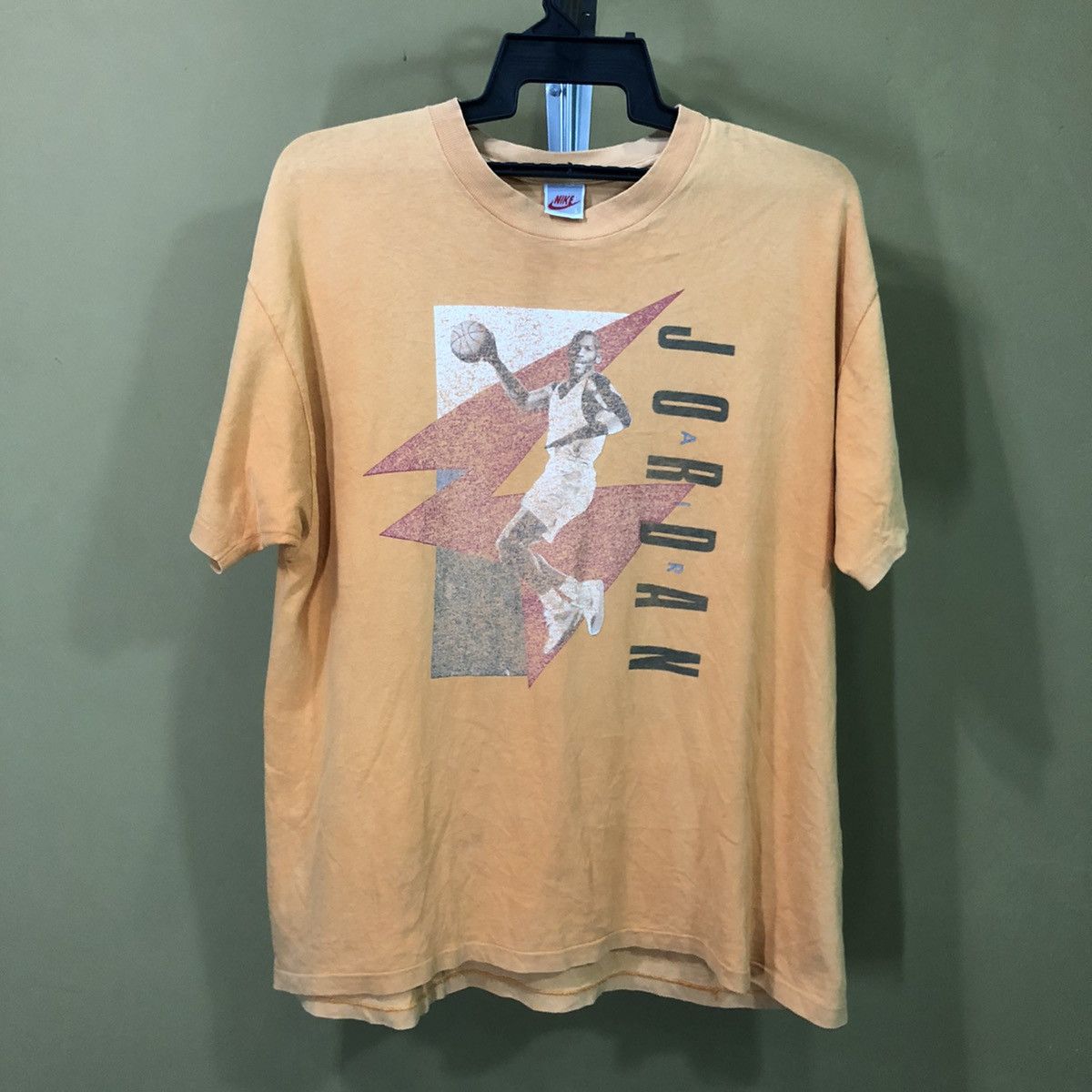 Nike × Vintage Vintage Nike Air Jordan Sunfaded Crewneck T-Shirt Size US L / EU 52-54 / 3 - 3 Thumbnail