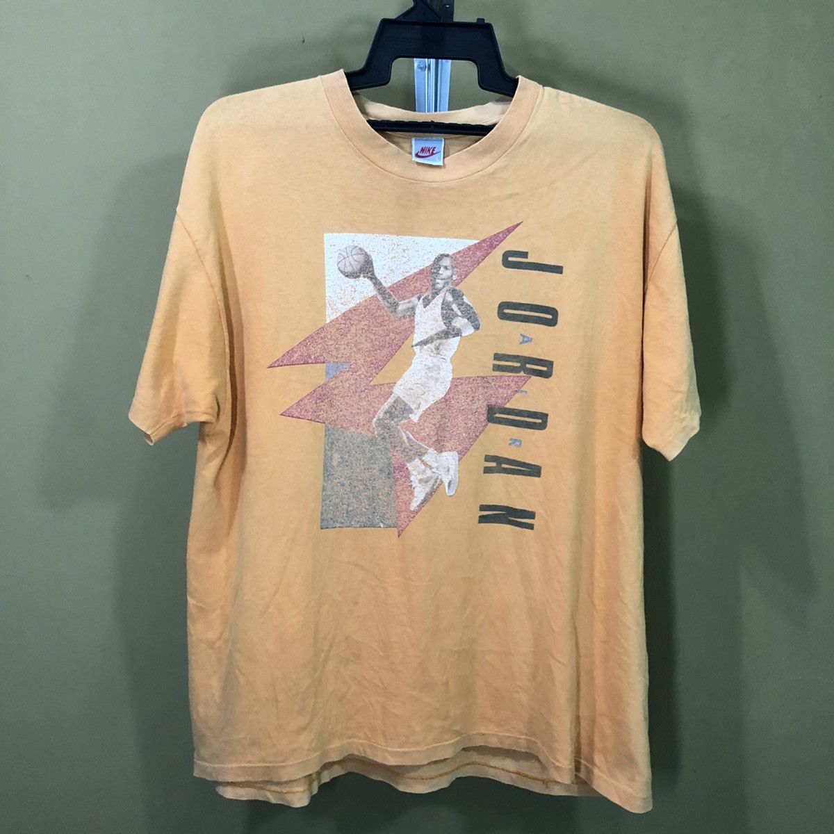 Nike × Vintage Vintage Nike Air Jordan Sunfaded Crewneck T-Shirt Size US L / EU 52-54 / 3 - 1 Thumbnail