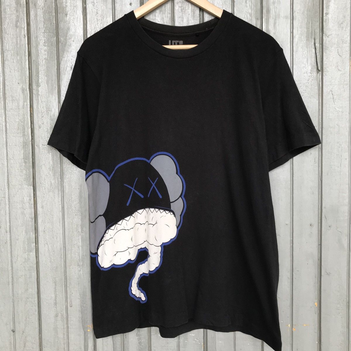 Japanese Brand × Kaws × Uniqlo ‼️KAWS UNIQLO JAPANESE BRAND MEN TSHIRT Size US L / EU 52-54 / 3 - 2 Thumbnail
