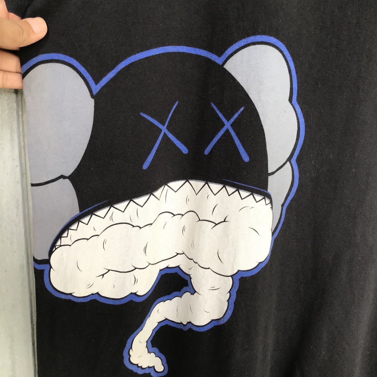 Japanese Brand × Kaws × Uniqlo ‼️KAWS UNIQLO JAPANESE BRAND MEN TSHIRT Size US L / EU 52-54 / 3 - 3 Thumbnail