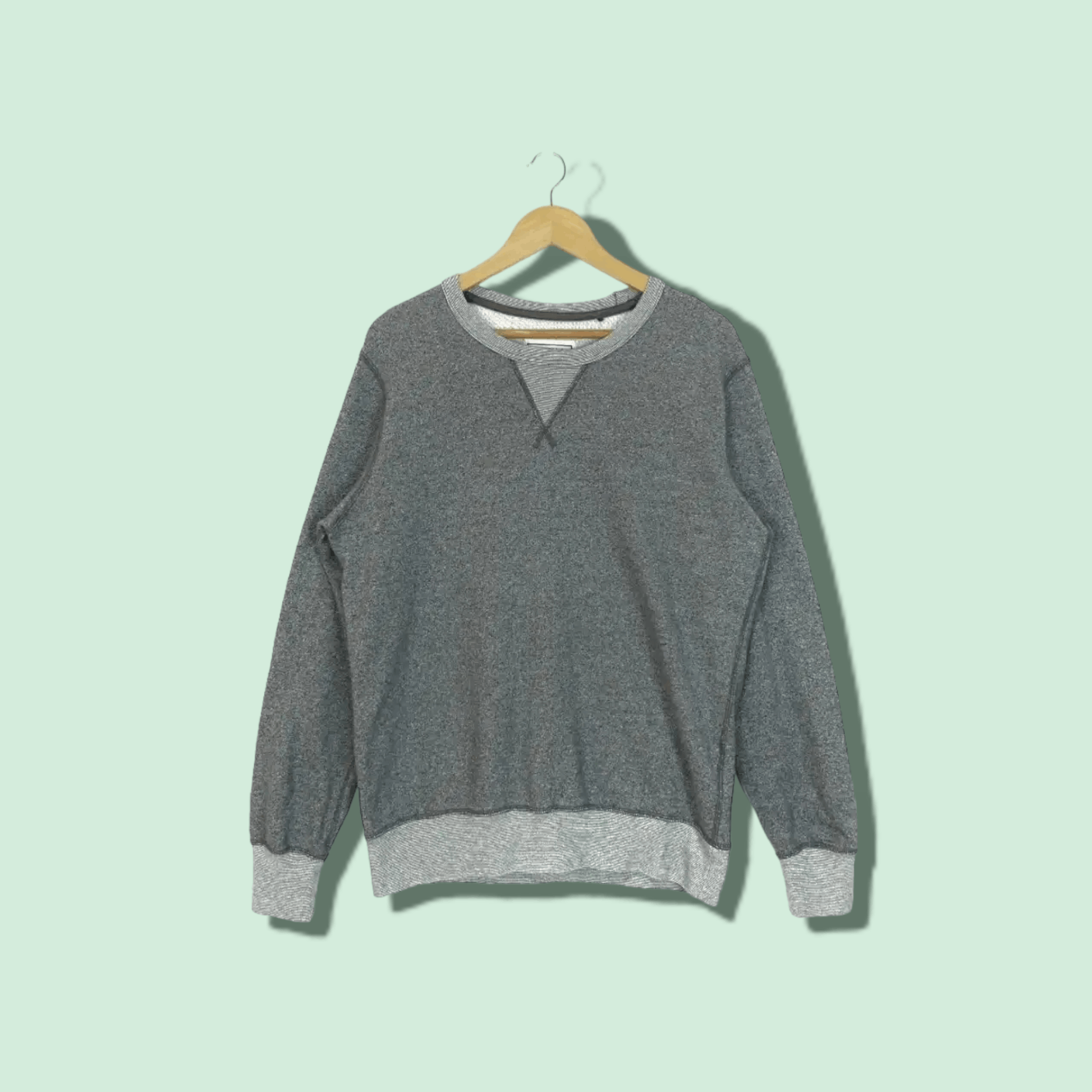 Uniqlo Vtg 2000's UNIQLO Plain Grey Sweatshirts Jumper Pullover Size US XL / EU 56 / 4 - 1 Thumbnail