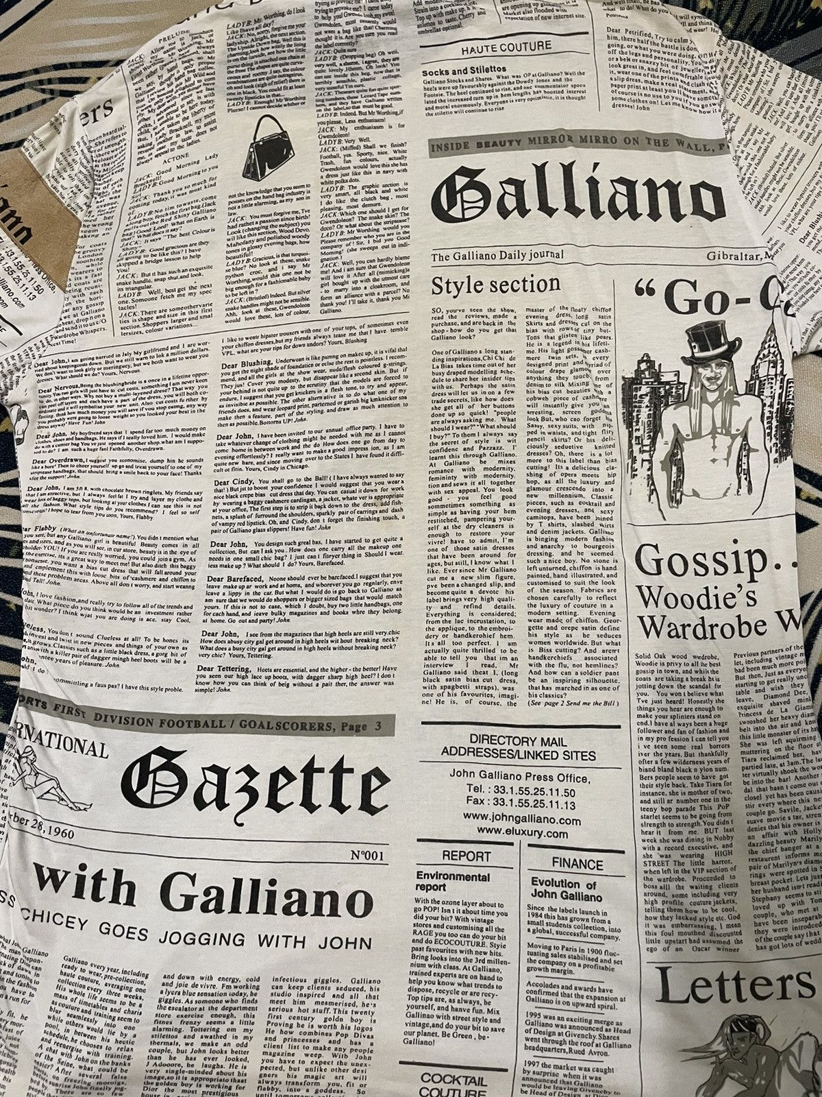 Vintage Vintage Gazette Newspaper Tee Shirt Size US L / EU 52-54 / 3 - 10 Thumbnail