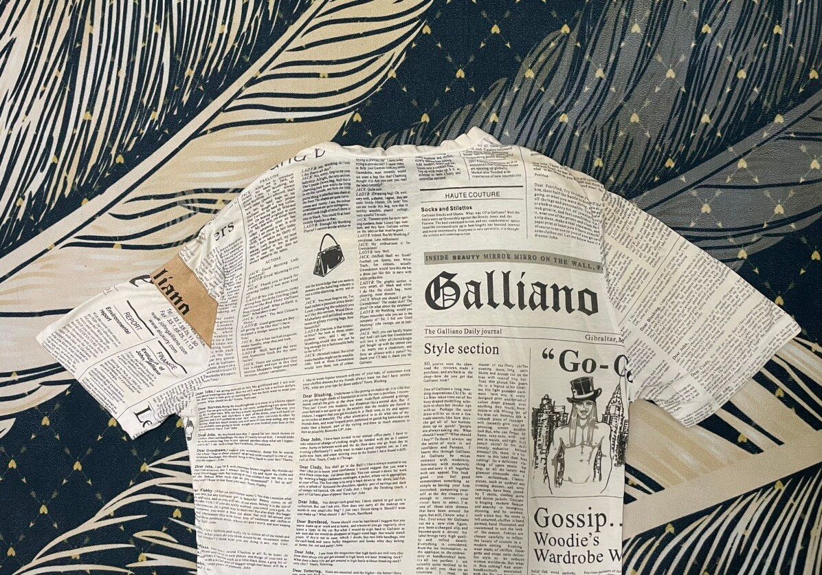 Vintage Vintage Gazette Newspaper Tee Shirt Size US L / EU 52-54 / 3 - 11 Preview