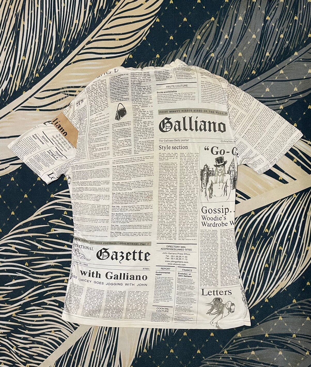 Vintage Vintage Gazette Newspaper Tee Shirt Size US L / EU 52-54 / 3 - 9 Thumbnail