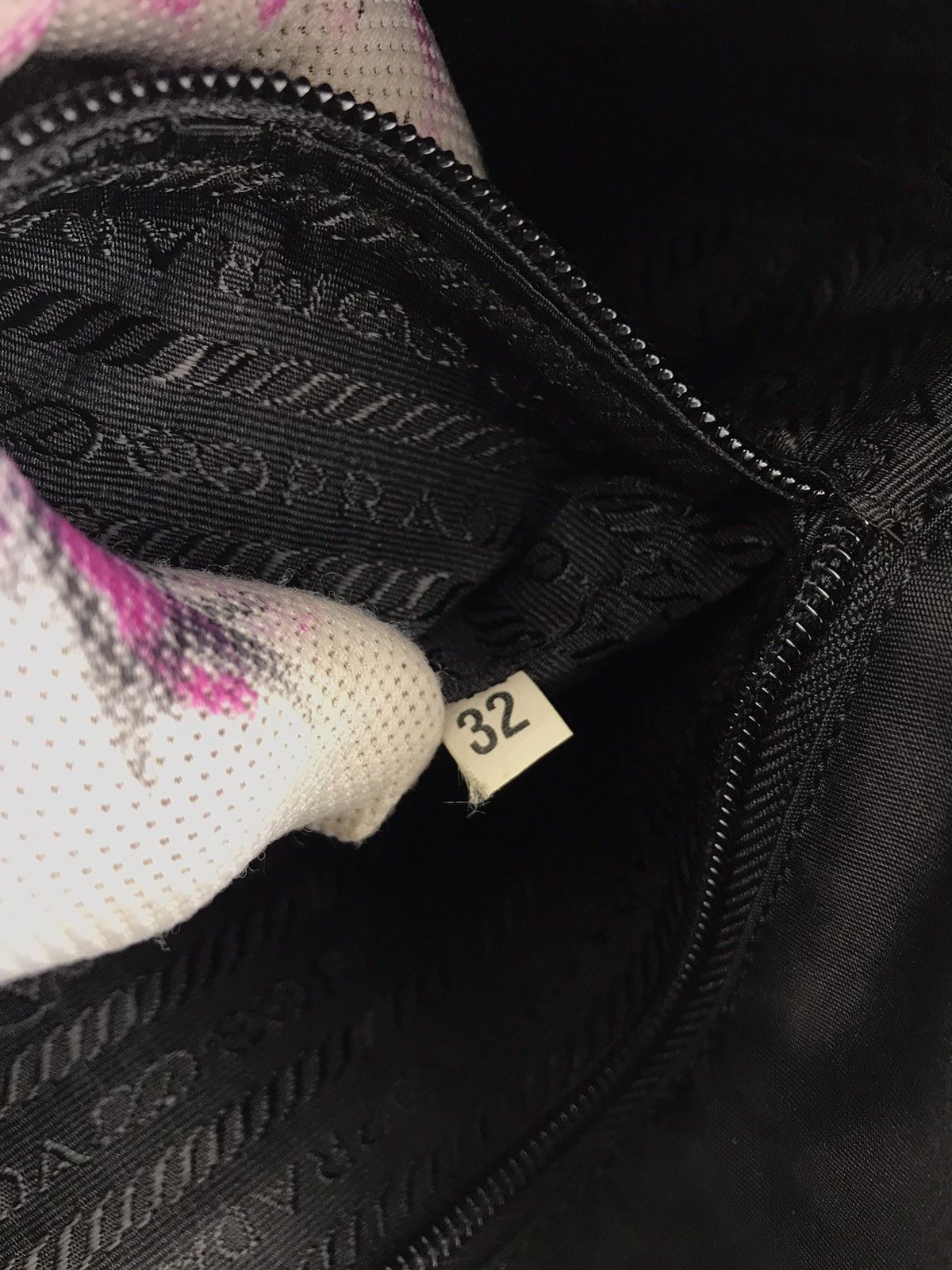 Prada ❌Last Drop❌ 🔥Rare🔥Auth Prada Nylon Mesengger bag crossbody Size ONE SIZE - 13 Thumbnail