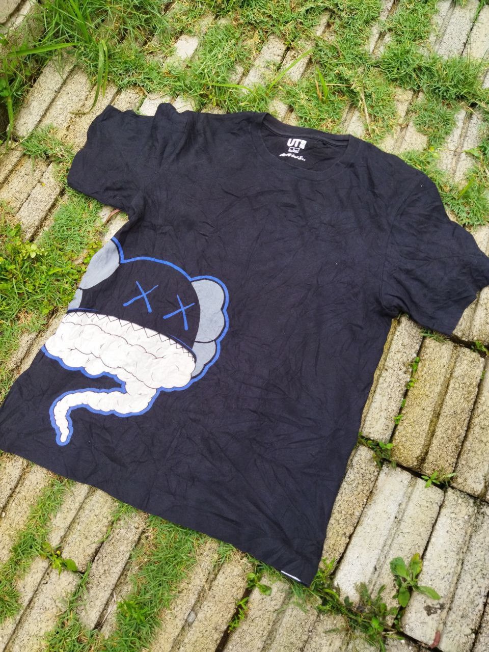 Kaws × Uniqlo Kaws X Uniqlo Tees Size US L / EU 52-54 / 3 - 2 Thumbnail