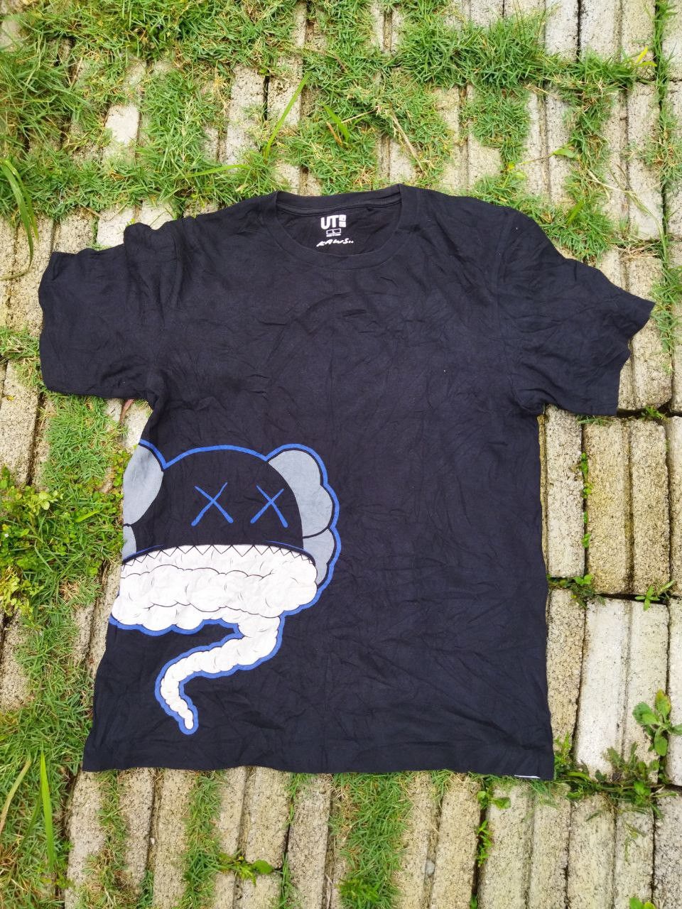 Kaws × Uniqlo Kaws X Uniqlo Tees Size US L / EU 52-54 / 3 - 1 Thumbnail