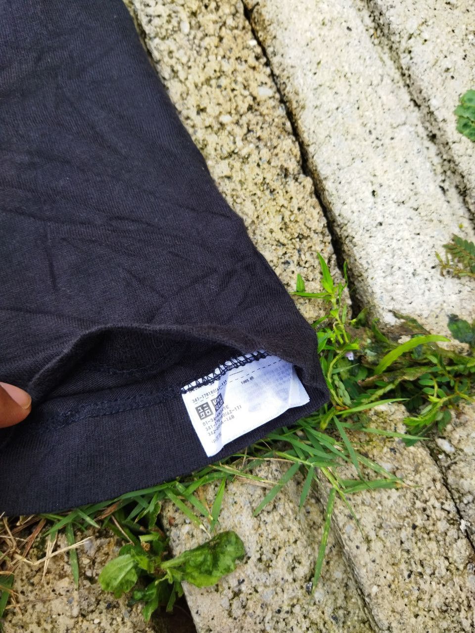 Kaws × Uniqlo Kaws X Uniqlo Tees Size US L / EU 52-54 / 3 - 4 Thumbnail