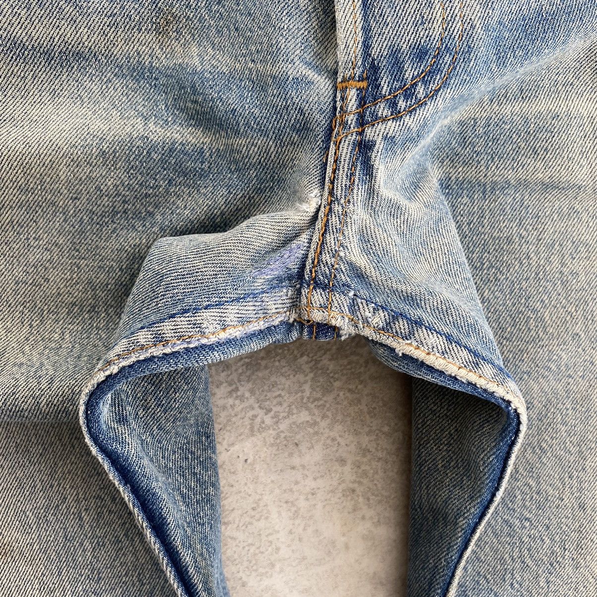 Levi's Vintage 1993 Levis 501 Muddy Blue Stonewashed Ripped Jeans Size US 31 - 14 Thumbnail