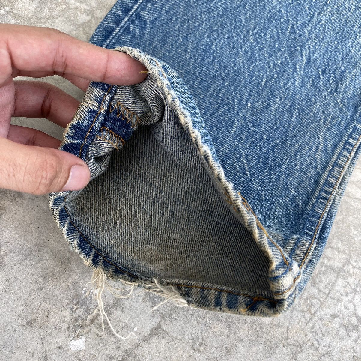 Levi's Vintage 1993 Levis 501 Muddy Blue Stonewashed Ripped Jeans Size US 31 - 7 Thumbnail