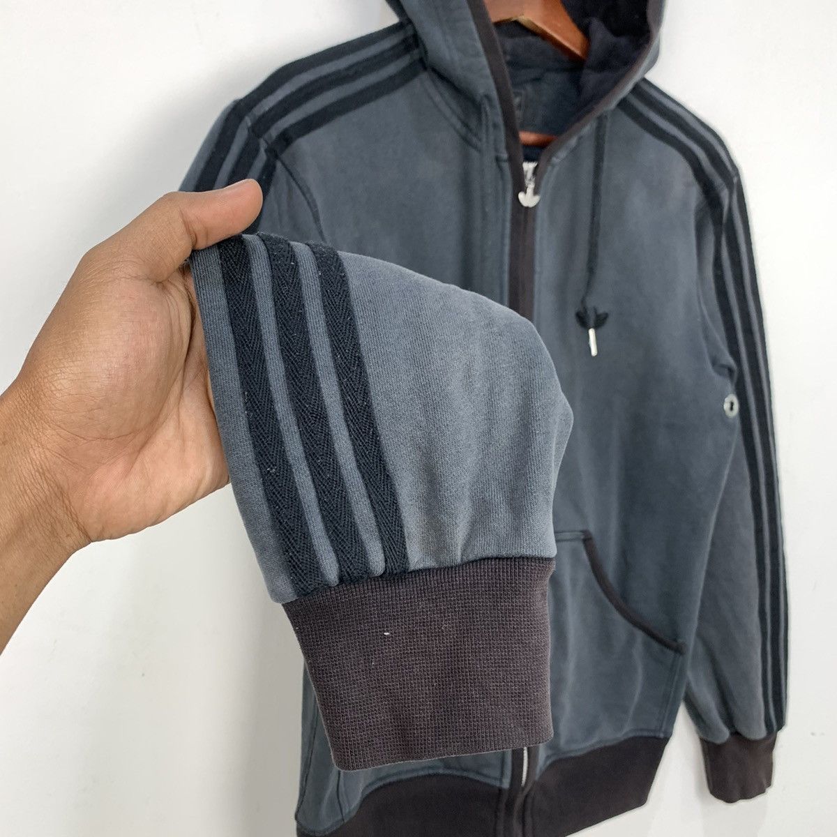 Adidas Vintag ADIDAS Stripe Blue Grey Zipper Sweater Hoodie Jacket Size US M / EU 48-50 / 2 - 14 Thumbnail