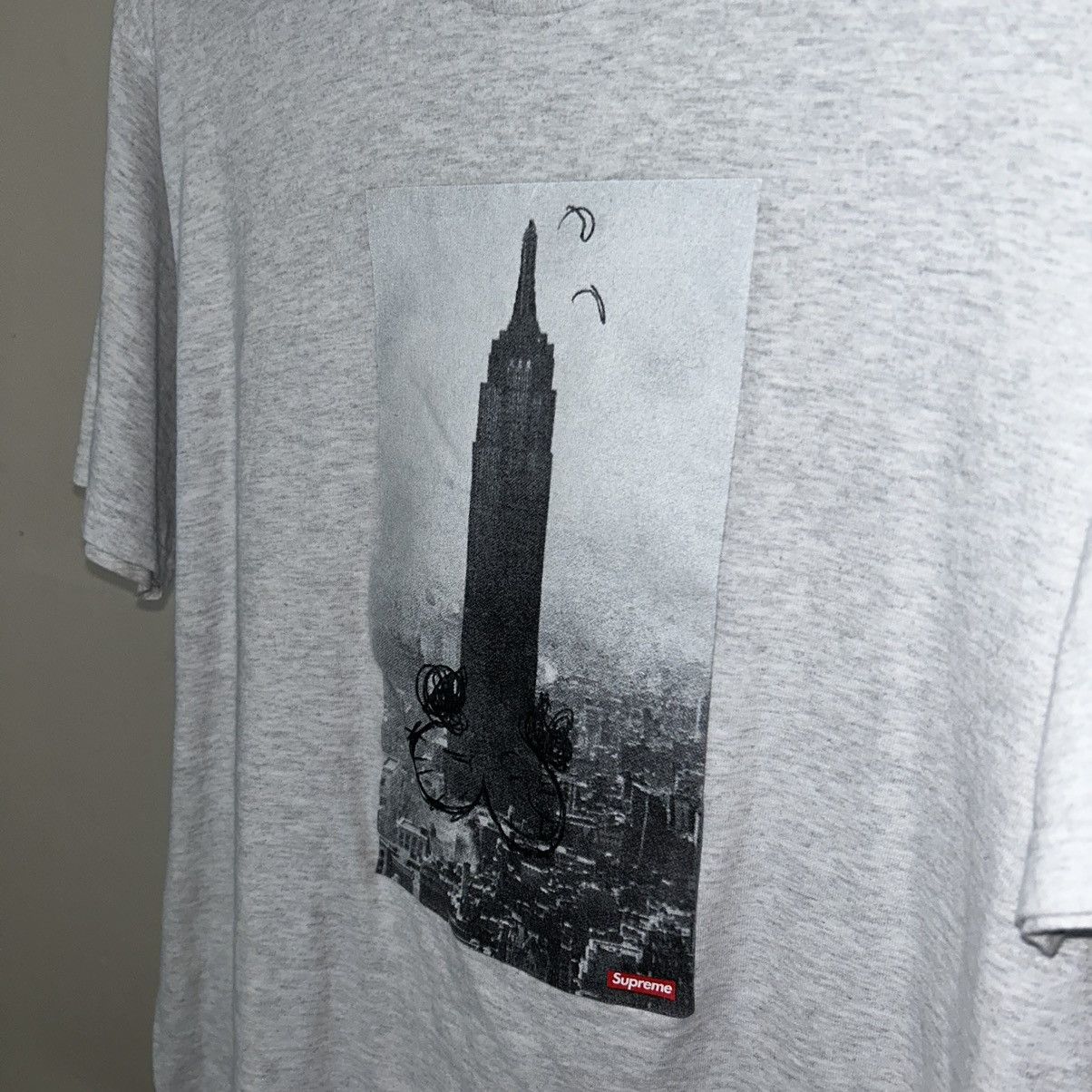 Supreme Supreme x Mike Kelley The Empire State Building Tee Size US M / EU 48-50 / 2 - 5 Thumbnail